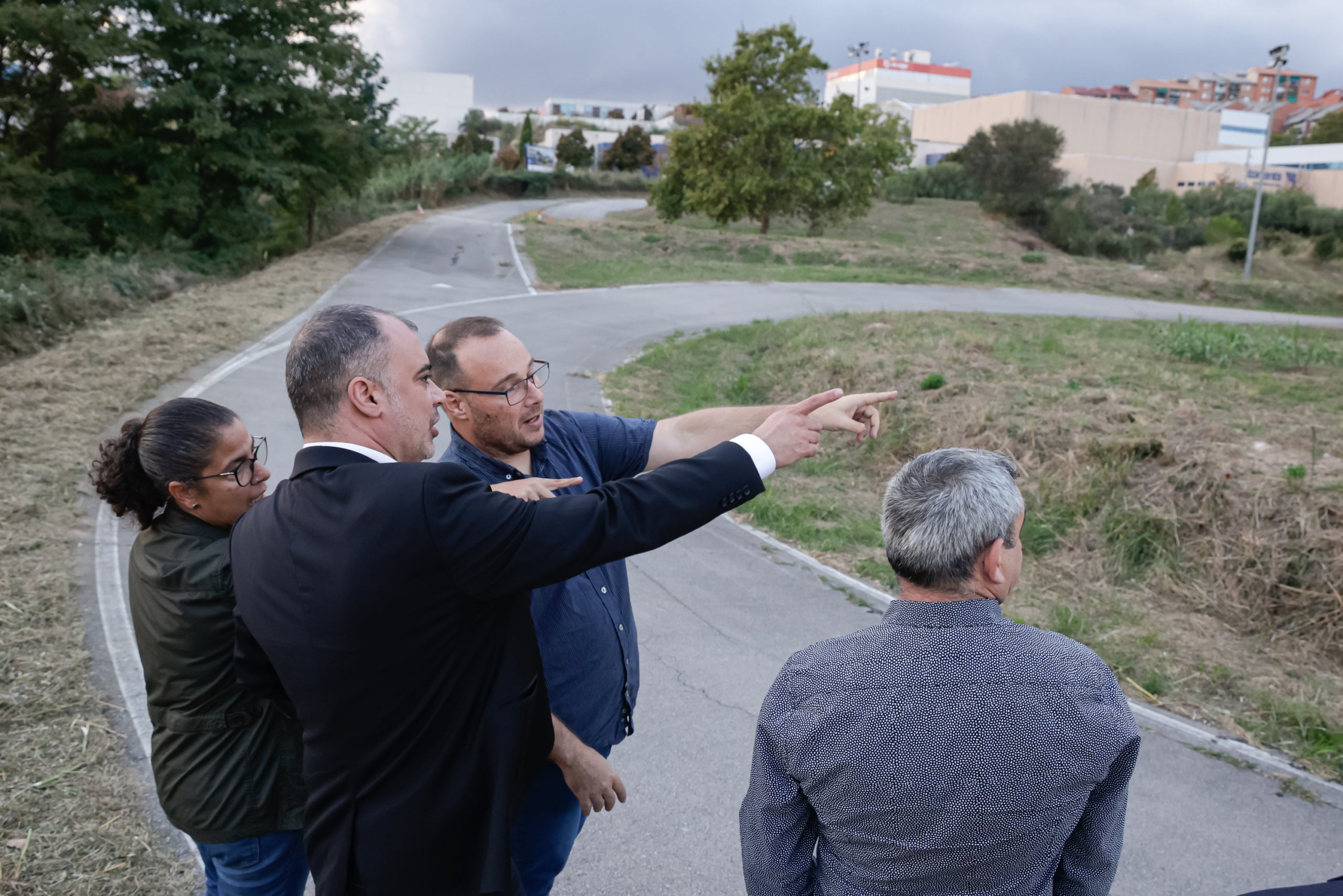 Visita de l'alcalde de Terrassa, Jordi Ballart, i el regidor d'Esports, Alberto Muñoz, al Circuit Municipal de Ciclisme de Terrassa | Ajuntament de Terrassa