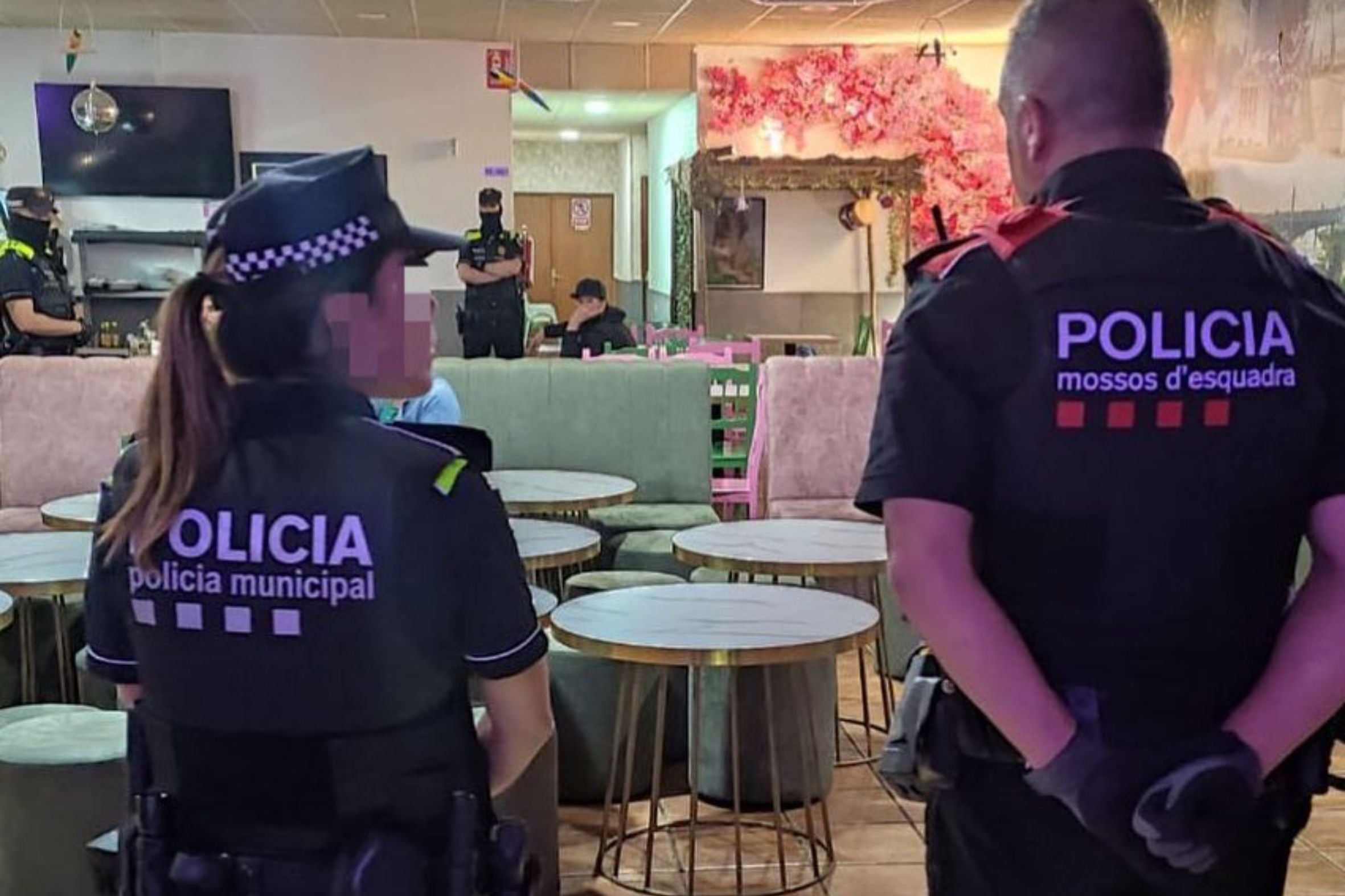 Operatiu policial en un local que actuava com a bar musical sense llicència | Policia Municipal de Terrassa