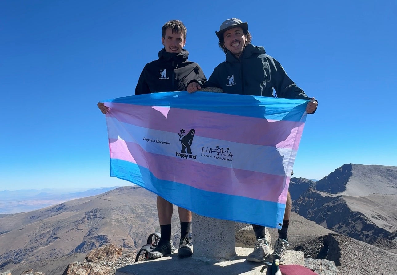 En Patrik Gilmartin i el terrassenc Bruno León han coronat tres cims per fer visible el col·lectiu trans | Cedida