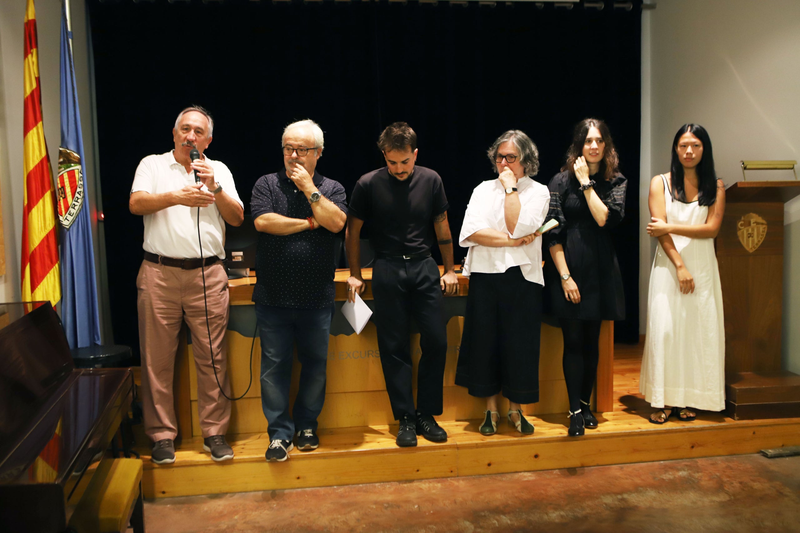 El passat divendres, 3 d'octubre, es va inaugurar l'exposició 'A l'altra banda del riu' al Centre Excursionista de Terrassa. Es tracta d'un recull d'una selecció d'imatges de Terrassa, Castellar de Vallès i Barcelona del fotògraf castellarenc Ramon Llinares. La mostra ha estat comissariada per Cristóbal Castro i Cesc Llinares | Cristóbal Castro