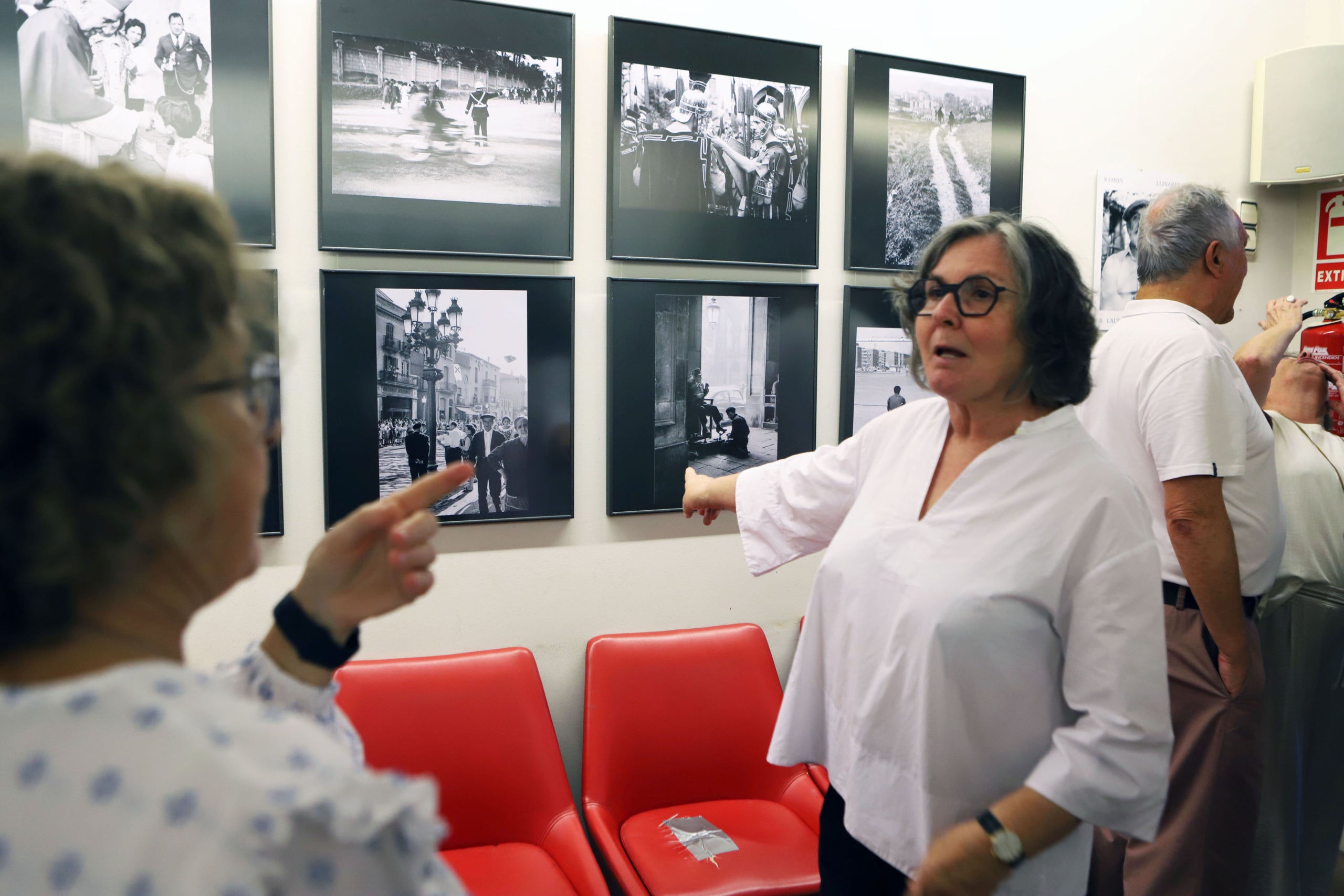 El passat divendres, 3 d'octubre, es va inaugurar l'exposició 'A l'altra banda del riu' al Centre Excursionista de Terrassa. Es tracta d'un recull d'una selecció d'imatges de Terrassa, Castellar de Vallès i Barcelona del fotògraf castellarenc Ramon Llinares. La mostra ha estat comissariada per Cristóbal Castro i Cesc Llinares | Cristóbal Castro