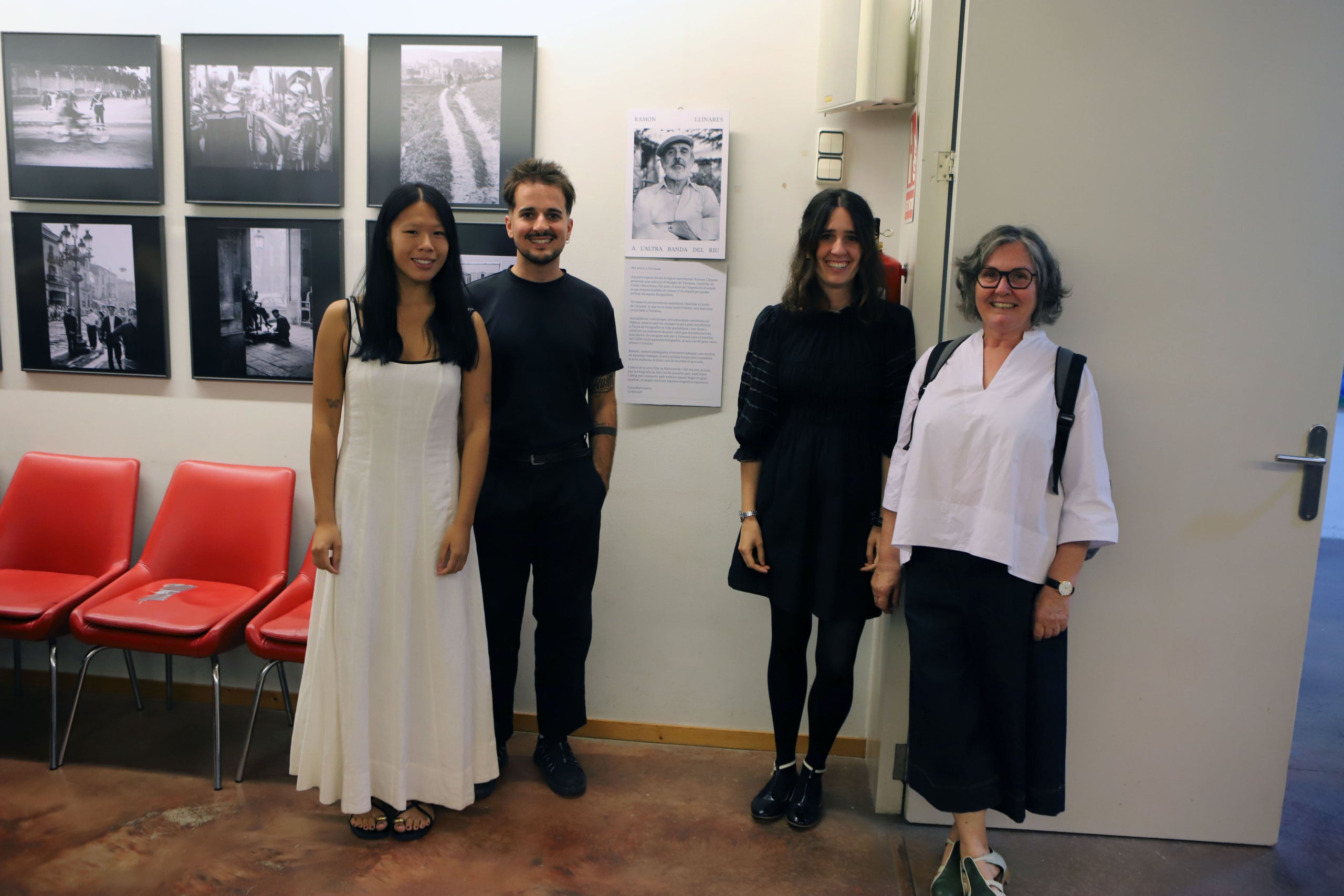 El passat divendres, 3 d'octubre, es va inaugurar l'exposició 'A l'altra banda del riu' al Centre Excursionista de Terrassa. Es tracta d'un recull d'una selecció d'imatges de Terrassa, Castellar de Vallès i Barcelona del fotògraf castellarenc Ramon Llinares. La mostra ha estat comissariada per Cristóbal Castro i Cesc Llinares | Cristóbal Castro