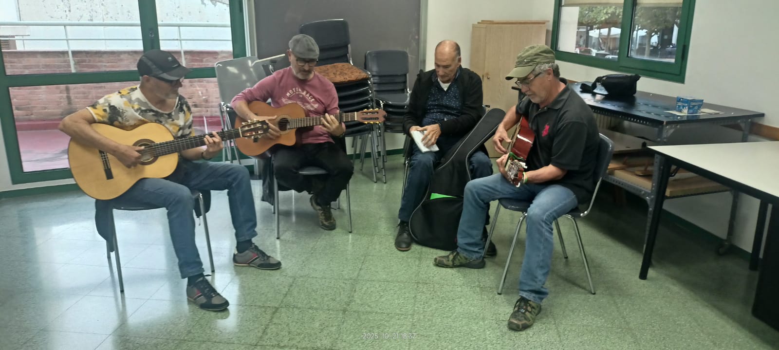 Banda Cromática fa cursets de guitarra al CC Can Boada Casc Antic | Cedida