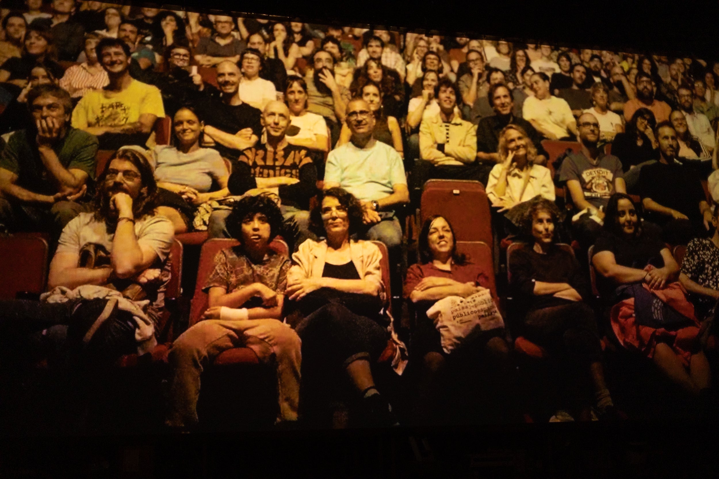 Durant tres dies, la divuitena edició del festival Terrassa Noves Tendències (TNT) ha tornat a situar Terrassa en l'epicentre de les arts escèniques més innovadores, amb la presència d'un centenar de programadors catalans, una vintena d'espanyols i una altra vintena d'internacionals. Per ordre fotogràfic, els espectacles: Fasting Girls (Marta Azparren), Les Chevaliers 2 (Los Detectives), No ser ni la sombra de lo que se fue (María Jerez), P.O.V. (Núria Guiu), Sirenes i robots (Tarta Relena/Joan Llort), Mamarratxa Attack (Julia Irango), La fuerza de la gravedad (Martín Flores Cárdenas), Ser pastora (Laura Morales), Un món de cartró (CreaMoviment), la directora del TNT Marion Betriu, públic professional, públic general, Incendis (Ça Marche) i Down (Mélissa Guex) | Alessia Bombaci