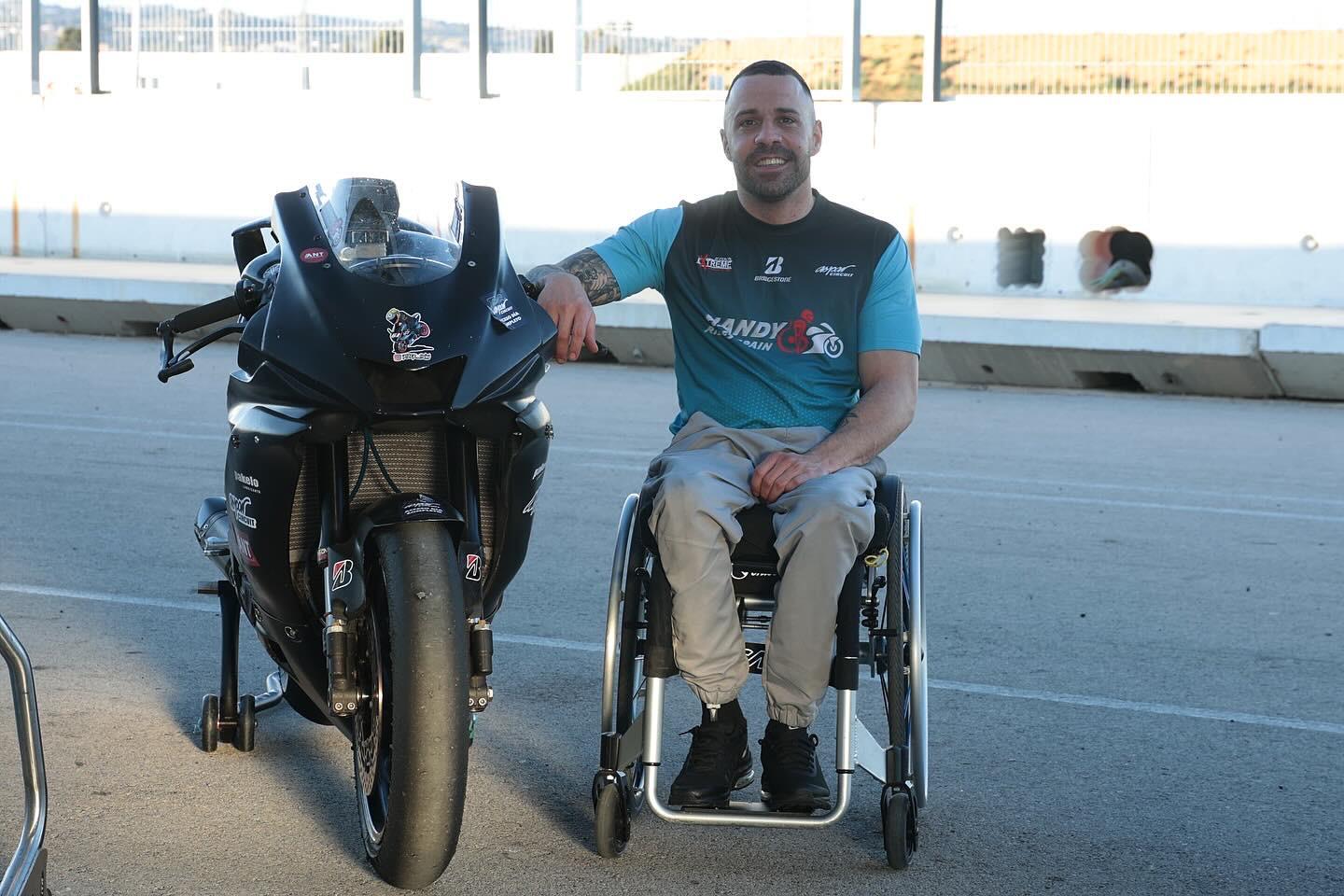Entrevista a Alex Pardo, pilot de motociclisme adaptat terrassenc que es va quedar en cadira de rodes després d'un accident en moto amb 23 anys | Cedida