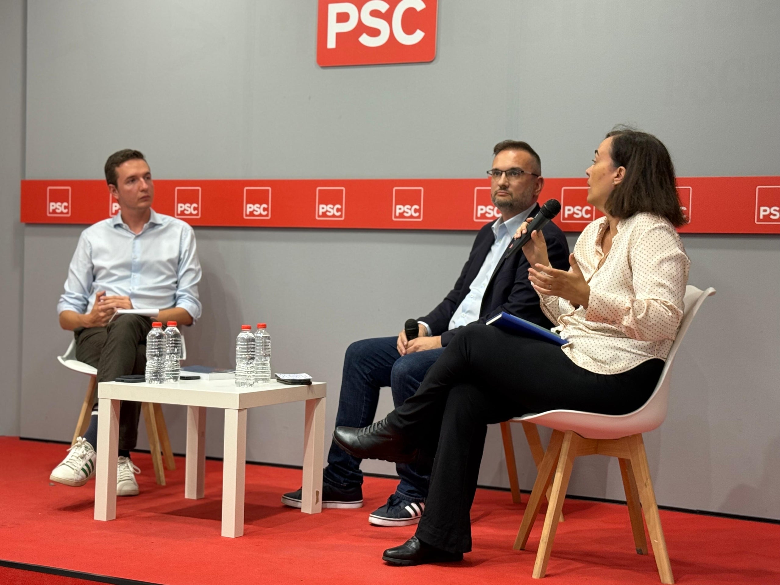 Oriol Guerrero, secretari de seguretat de l’agrupació local, Oscar
Chamorro, director d’Àrea de Seguretat Ciutadana i Protecció Civil de
l’Ajuntament de Sant Celoni, i Anna Almécija, membre de l’Associació
Catalana per la Prevenció de la Inseguretat | PSC