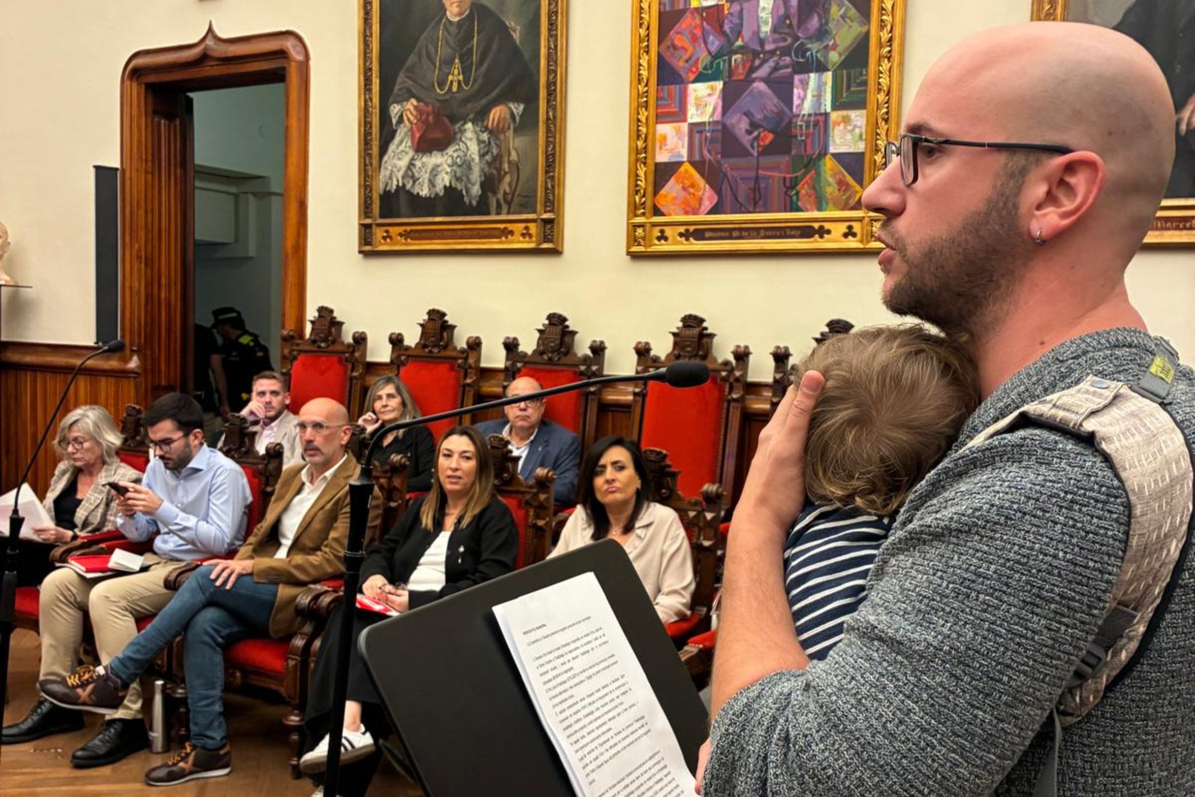 Àlex García, representant de La Teulada, en el Ple municipal de l'Ajuntament de Terrassa d'aquest divendres | Vicenç Batalla
