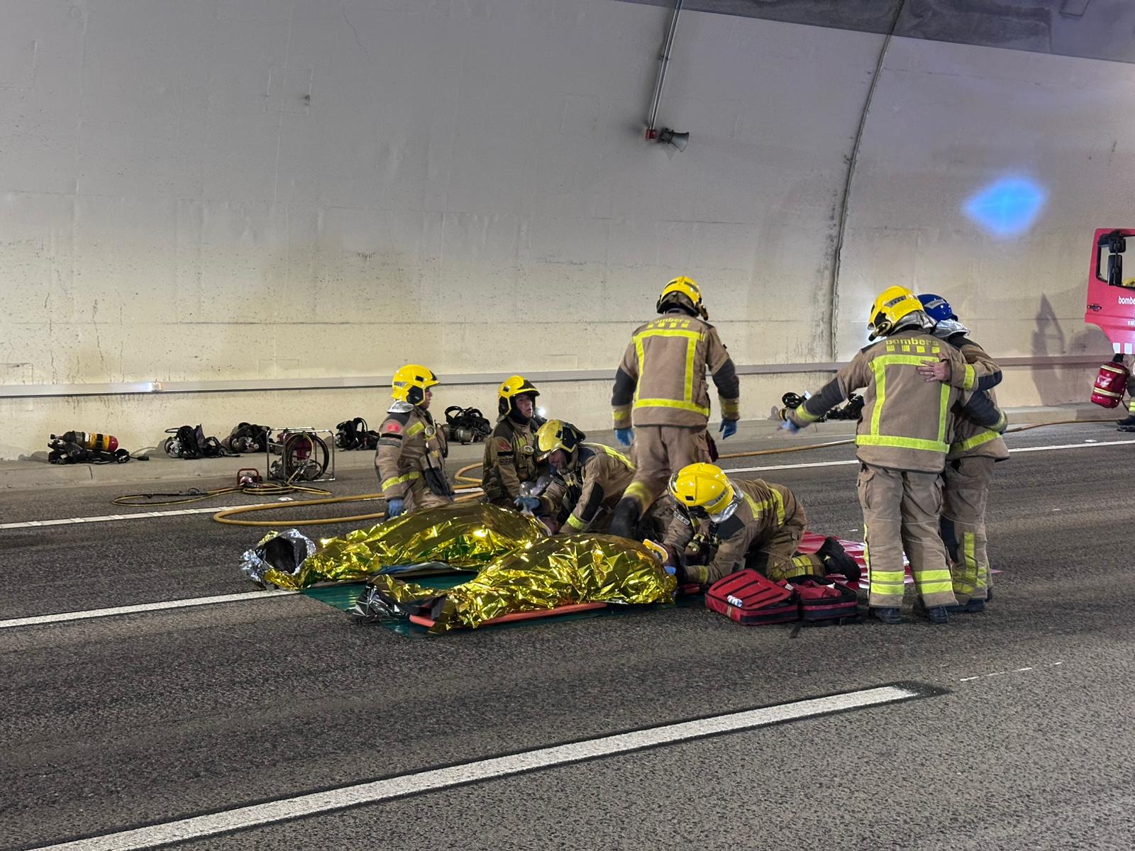 Simulacre d'accident de trànsit amb ferits al túnel Volterra de la B-40 | Gencat