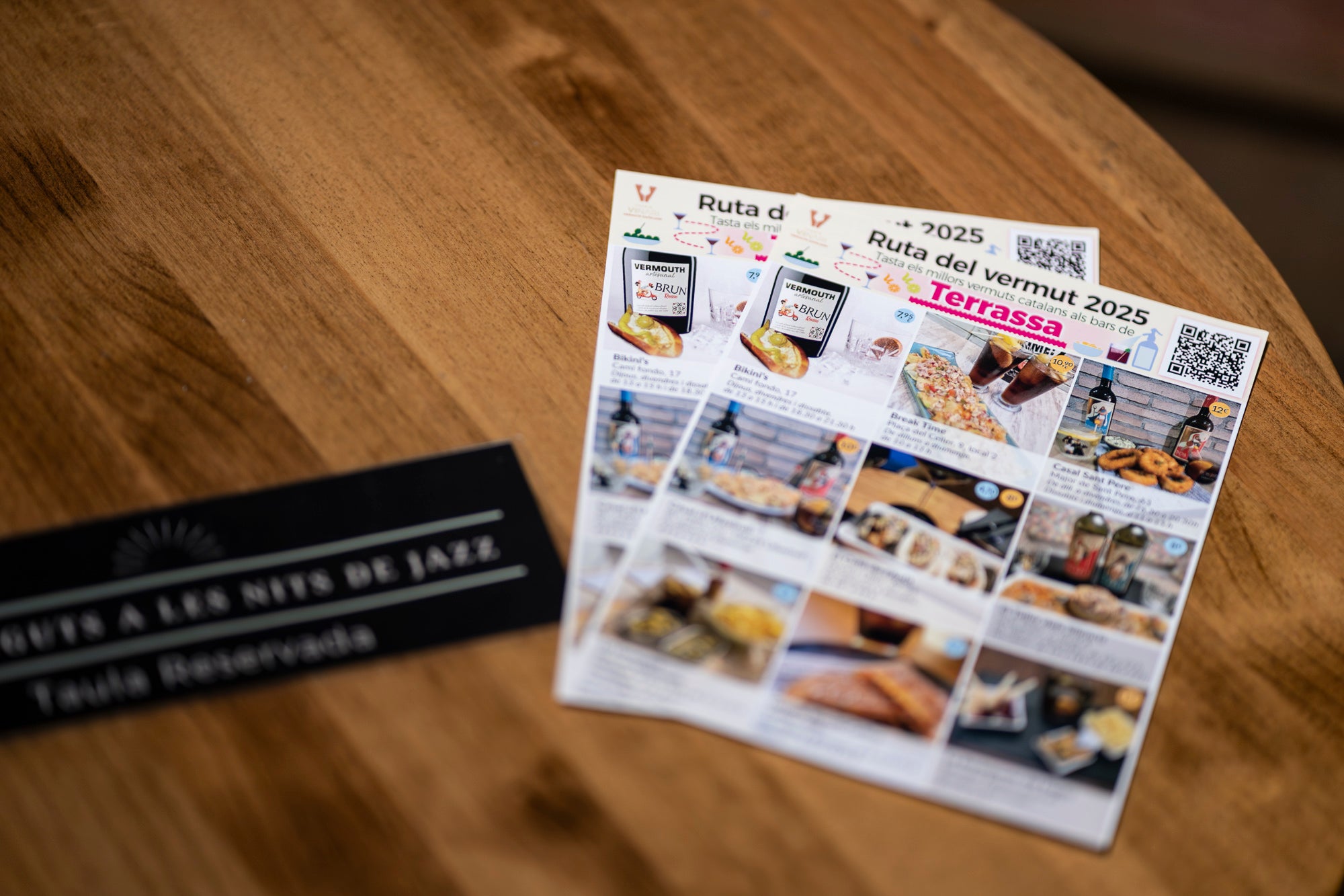 Aquest dijous, 28 de novembre, s'ha celebrat la presentació de la la VI Ruta del vermut dels Premis Vinari, organitzada per MónTerrassa i el Gremi d'Hostaleria de Terrassa i Comarca. Aquesta edició comptarà amb fins a disset establiments que ofereriran les seves tapes i el seu vermut, especial per a l'ocasió, per resseguir un circuit a preus populars que s'enceta el 28 de novembre i es tanca el 14 de desembre | Mireia Comas