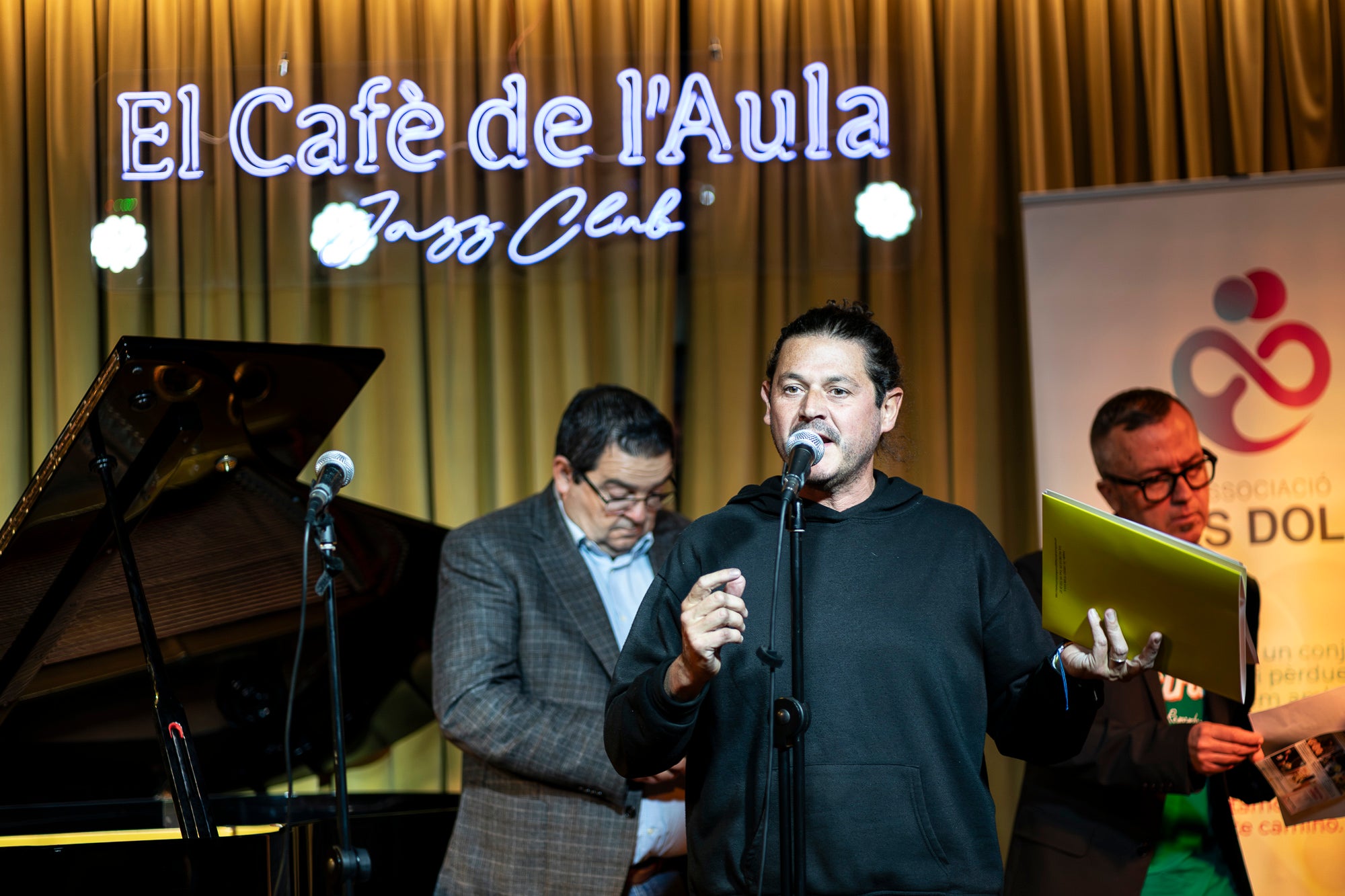 Aquest dijous, 28 de novembre, s'ha celebrat la presentació de la la VI Ruta del vermut dels Premis Vinari, organitzada per MónTerrassa i el Gremi d'Hostaleria de Terrassa i Comarca. Aquesta edició comptarà amb fins a disset establiments que ofereriran les seves tapes i el seu vermut, especial per a l'ocasió, per resseguir un circuit a preus populars que s'enceta el 28 de novembre i es tanca el 14 de desembre | Mireia Comas