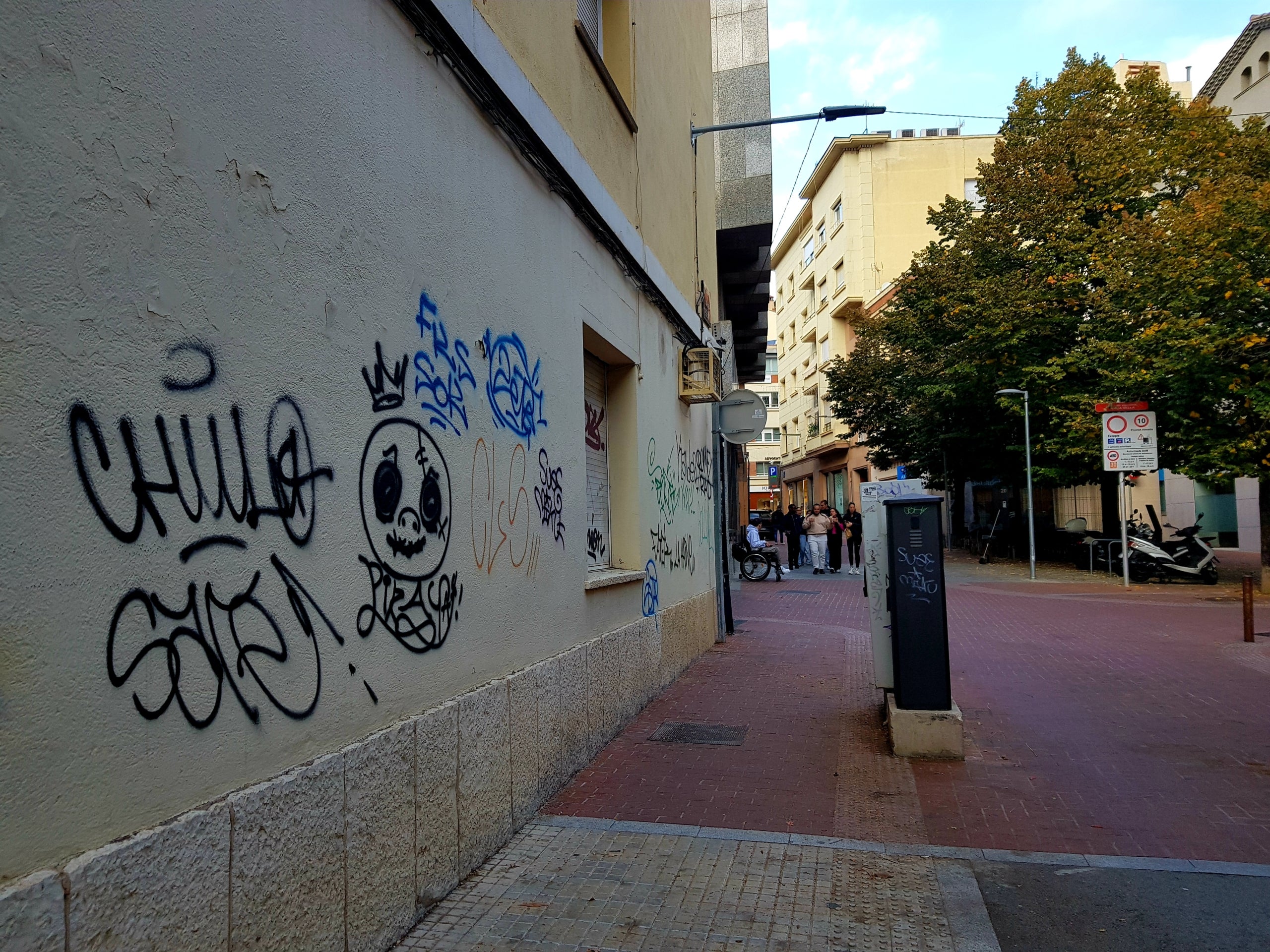 Les parets del Centre estan plenes de pintades | Lluïsa Tarrida