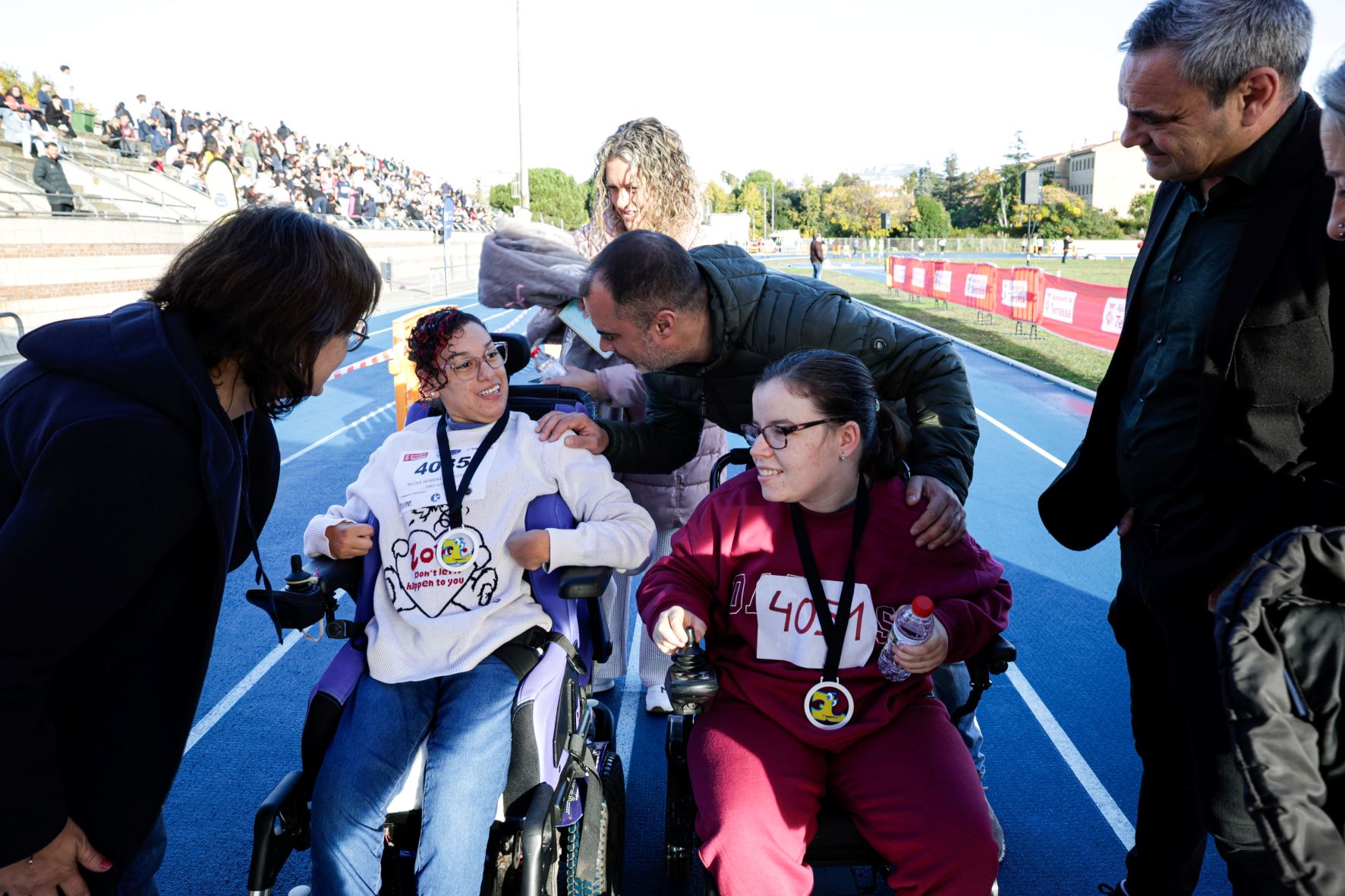 Aquest cap de setmana la Zona Esportiva Municipal de Can Jofresa va acollir una nova edició del Campionat Comarcal de Cros Escolar. La jornada va comptar amb la participació de més de 4.000 esportistes des dels 3 fins als 19 anys. En aquesta nova edició, la novetat va ser el Tram Blau/Tranquil, destinat a aquells infants amb capacitats diverses, TEA o altres necessitats similars, amb l'objectiu que puguin formar part d'aquesta competició | Lluís Clotet