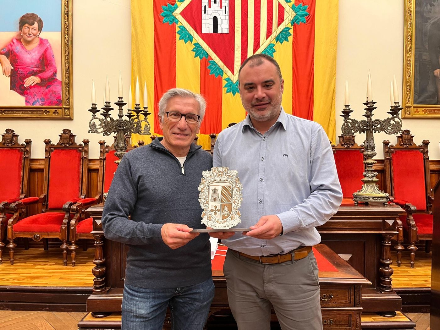 Alejandro Cabezas ha lliurat un obsequi vingut des de Piconcillo per a l'alcalde Jordi Ballart | Aj. Terrassa