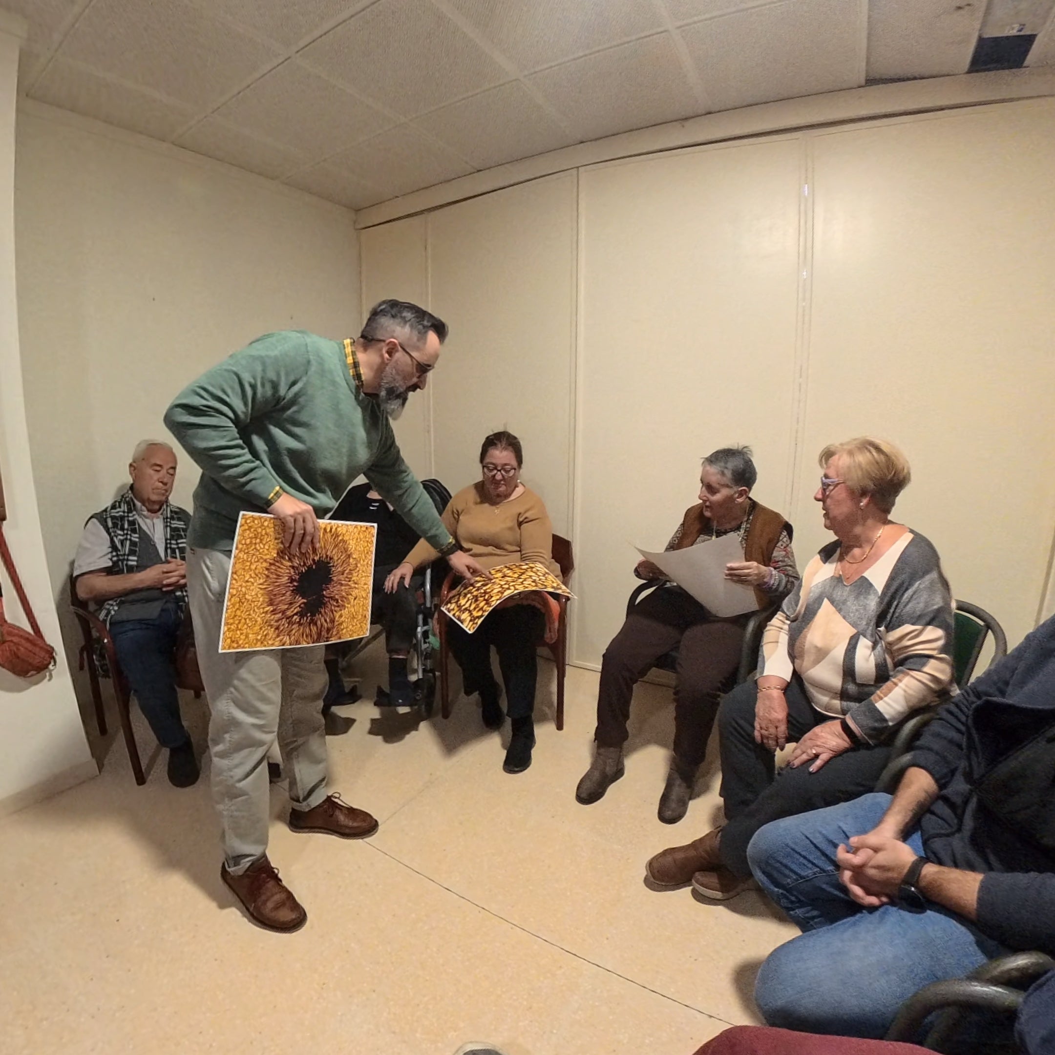 Presentació del projecte de divulgació científica inclusiva 'CONEIXENT EL DANIEL K INOUYE' a la residència Bon Repòs de Terrassa | Més que Ciència