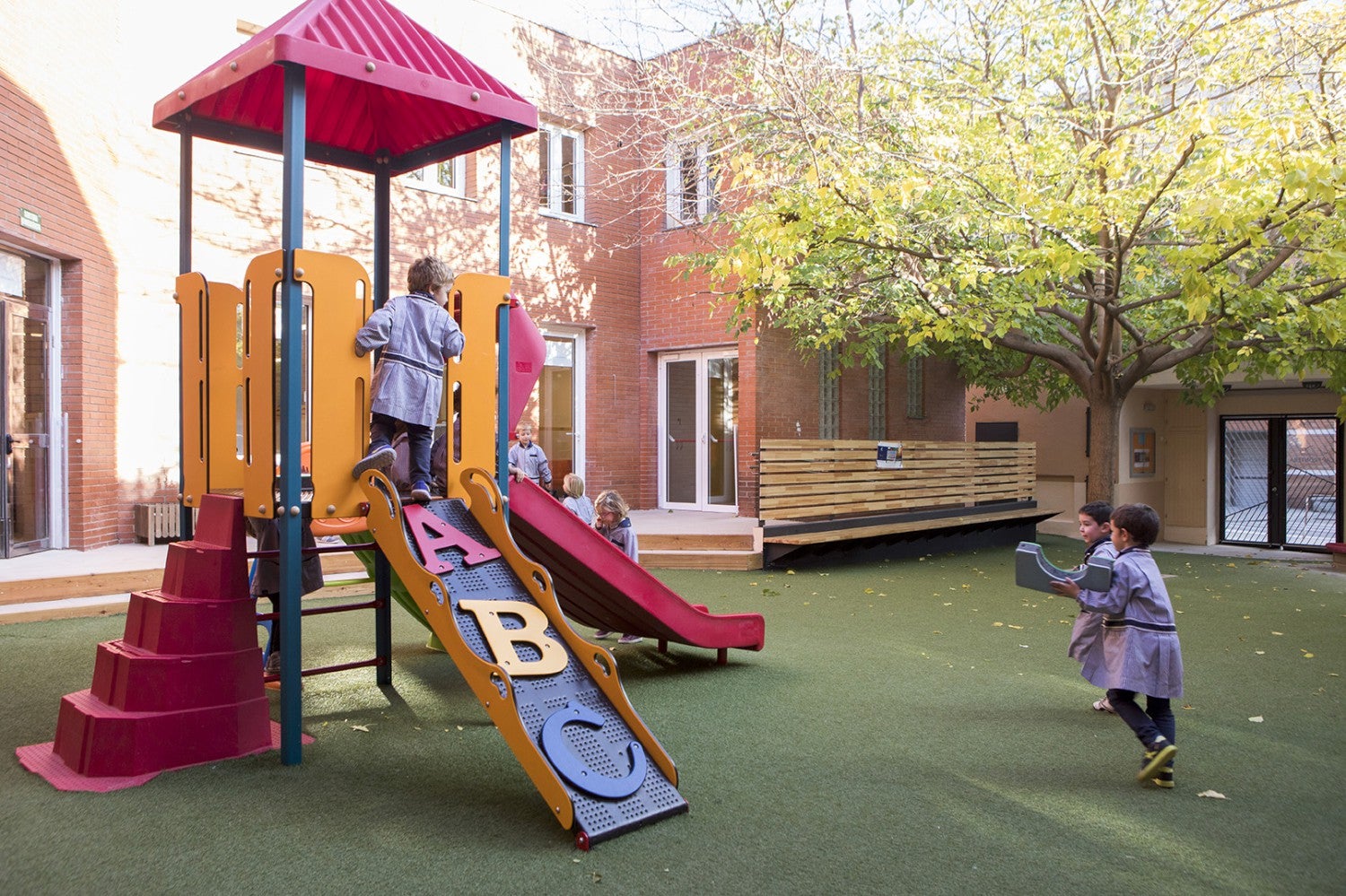 Pati per als alumnes d'infantil de l'Escola Pia de Terrassa 