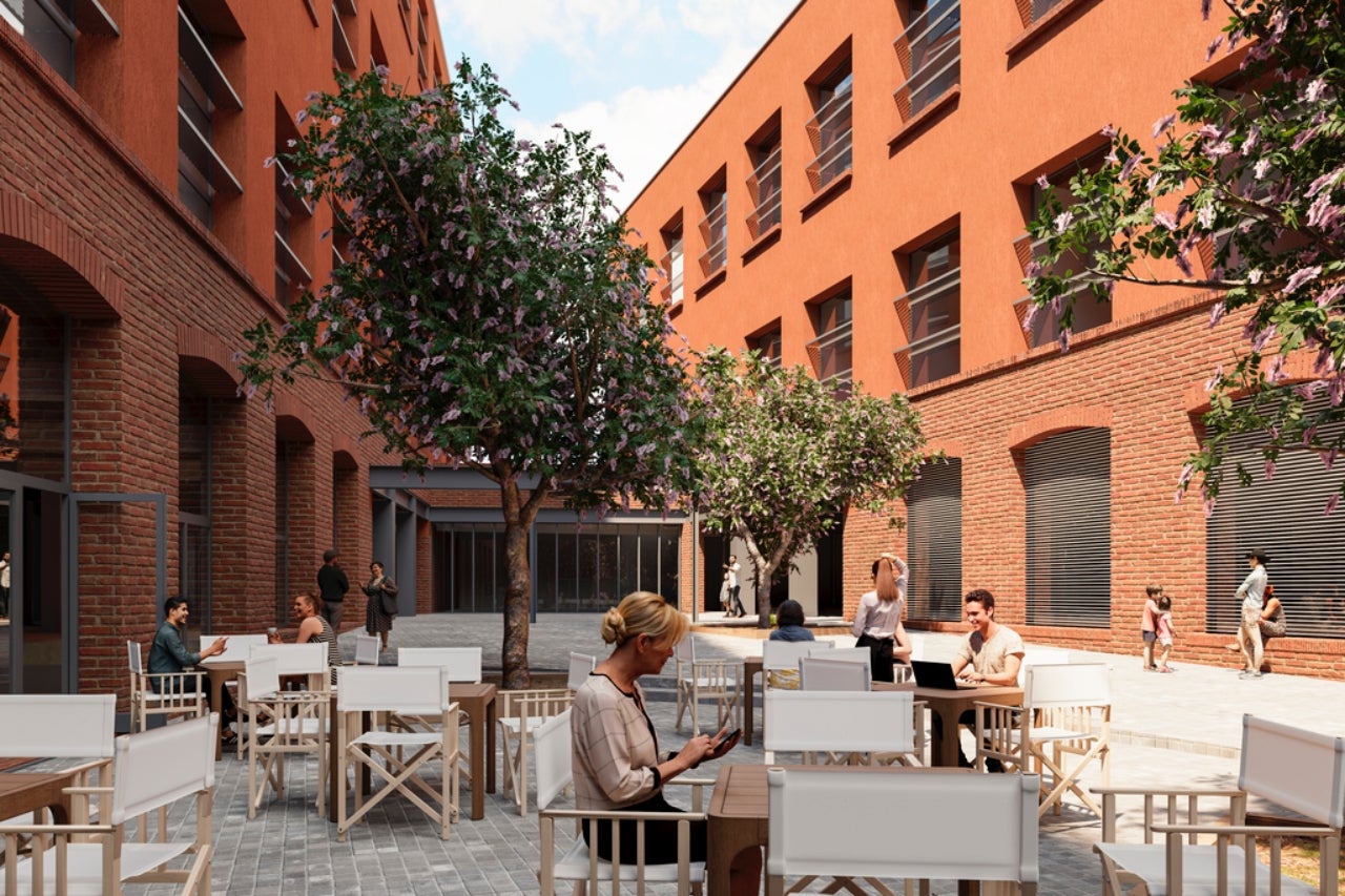 La promoció Industrial Freixas consta de dos edificis connectats amb locals comercials i una plaça | Salas