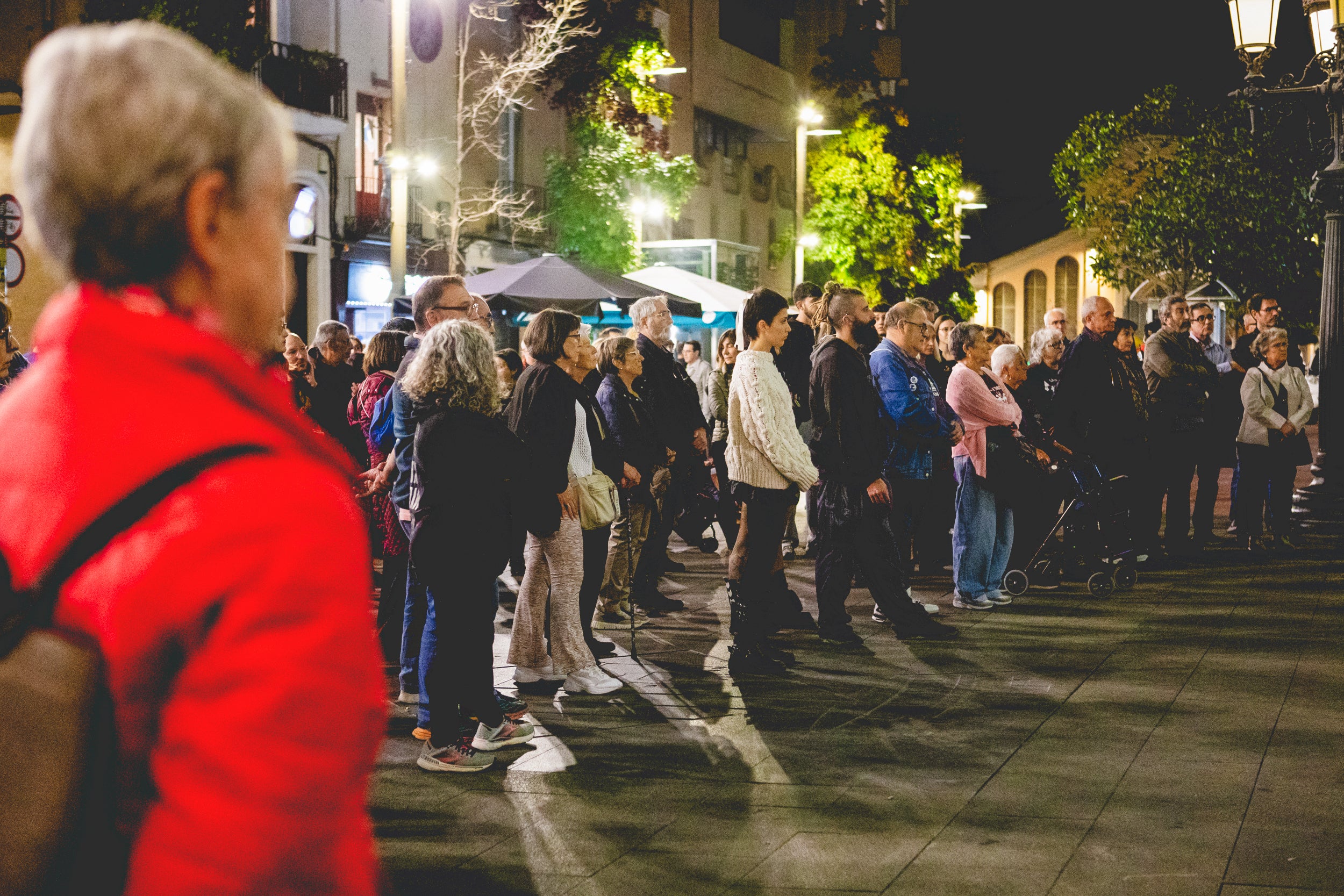 Manifestació de suport als joves encausats per les propostes per l’empresonament de Pablo Hasel a Terrassa. Aquest dimarts, comença el judici a tres terrassencs i un rubinenc que van ser detinguts el 26F de 2021. La Fiscalia els demana 3 anys de presó per cap i una multa de 5.400 euros. L’Ajuntament ha donat el seu suport als joves i els manifestants han demanat la seva absolució.