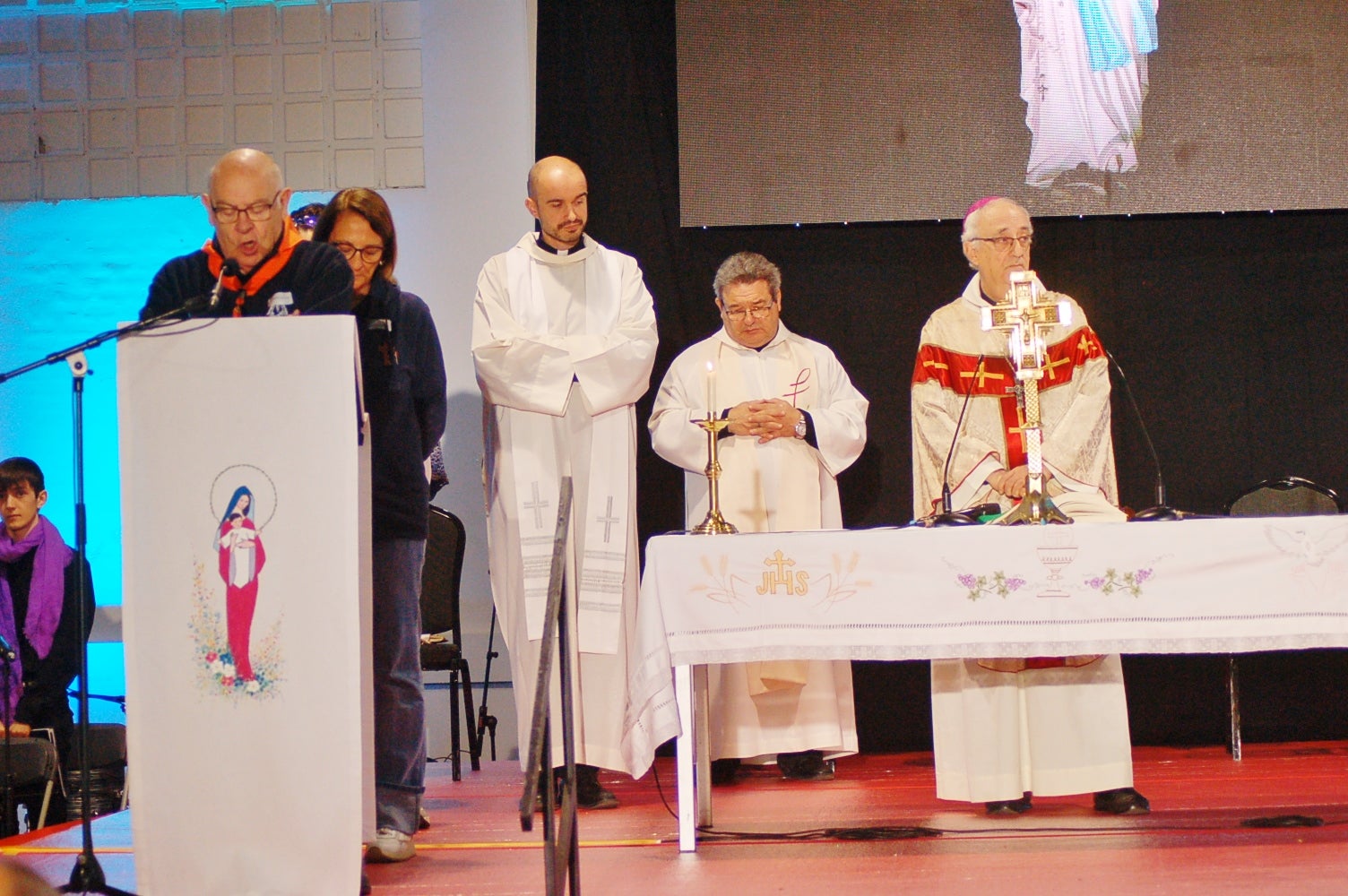 Aquest diumenge, 9 de novembre, el Recinte Firal de Terrassa ha acollit la Diada de Germanor de l'Hospitalitat de Lourdes dels bisbats de Terrassa i Sant Feliu de Llobregat i de l'Arquebisbat de Barcelona. Centenars de persones malaltes, discapacitades, voluntaris i peregrins han participat en la jornada. El bisbe de Terrassa, Salvador Cristau, ha estat l'encarregat de presidir la missa | Ramon Navarro