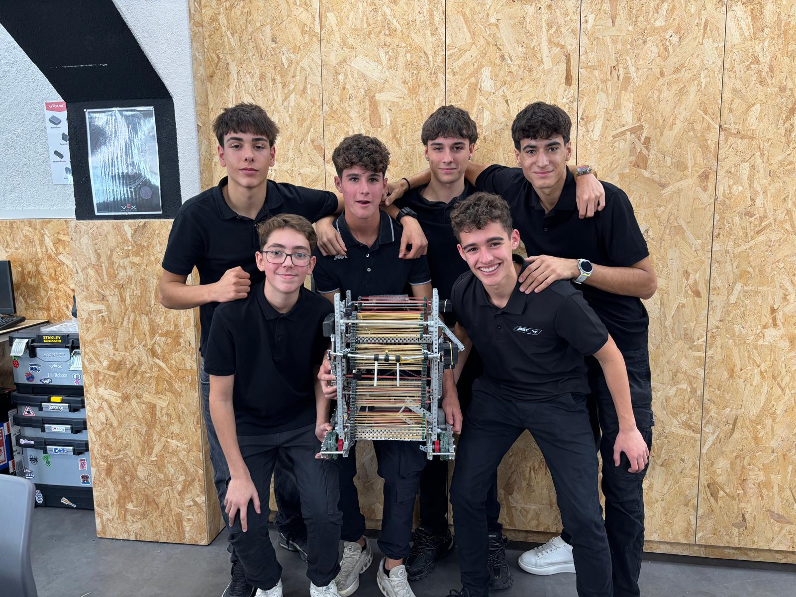 Sis alumnes de l'escola Vedruna Vall de Terrassa participaran en el 'VEX Asia Open Signature Event V5RC MS' | Cedida