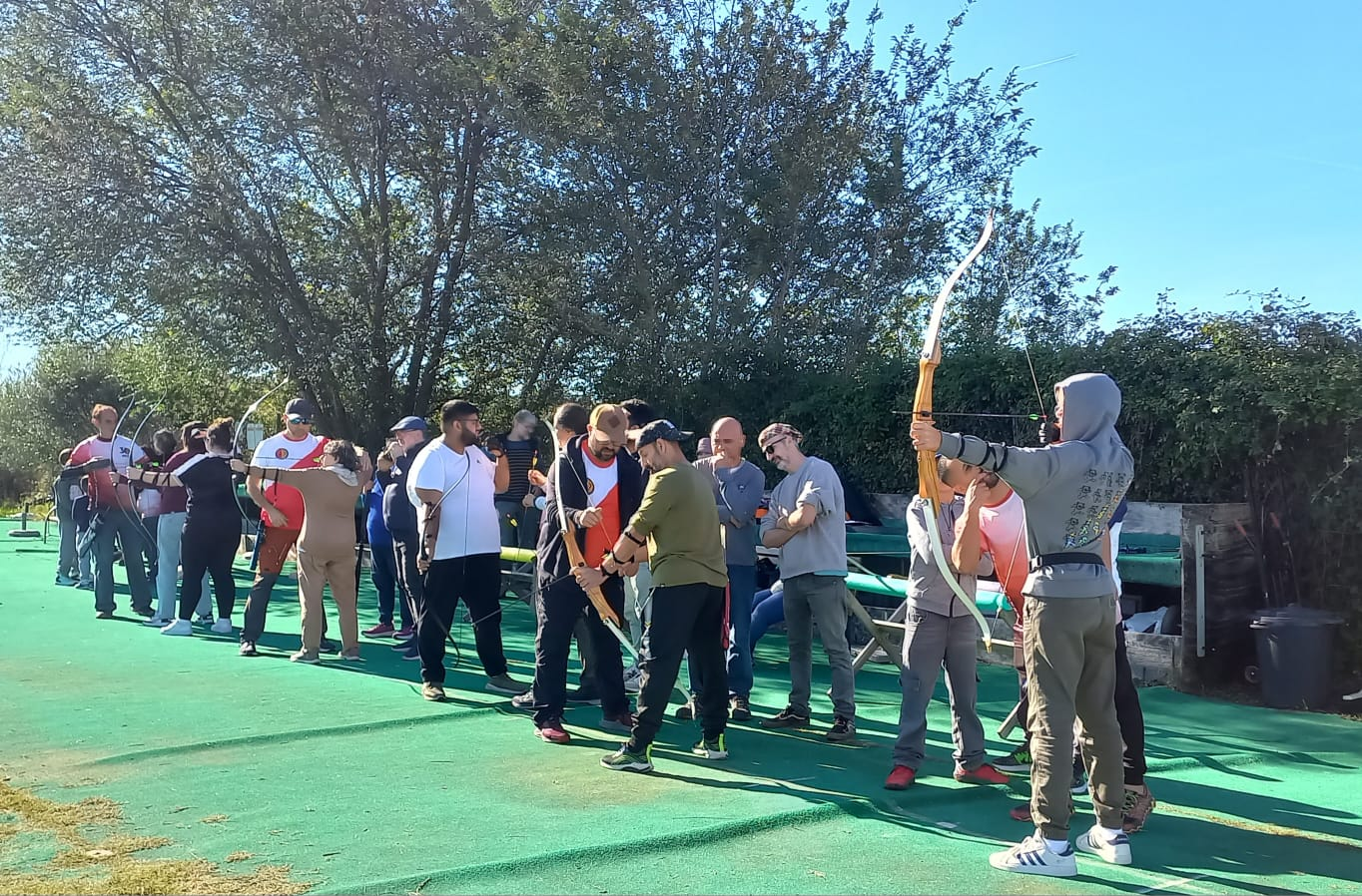 El Club Arquers Terrassa acull per segon any consecutiu l'Associació de Persones Sordes (APESOTE) en una jornada lúdica de tir amb arc | Club Arquers Terrassa