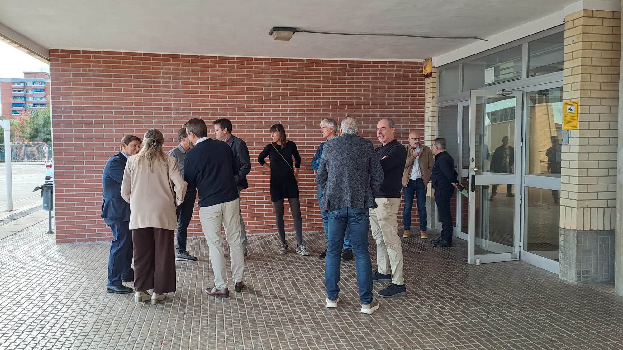 Aquest dijous, 6 de novembre, l'Institut Santa Eulàlia de Terrassa ha celebrat l'acte institucional 'Santa Eulàlia i empresa: el repte de formar per treballar', el qual estava enfocat a consolidar i enfortir vincles amb el teixit empresarial i les institucions. L'esdeveniment ha comptat amb la participació de Ramon Talamàs, president de Cambra de Comerç de Terrassa; Raúl Díaz-Varela, president i CEO de Kern Pharma; Pere Ejarque, representant de CECOT Terrassa; i Patricia Reche, regidora d'Educació de l'Ajuntament de Terrassa. L'acte ha començat amb una breu visita a les instal·lacions de formació professional i ha continuat amb parlaments i una taula rodona | Oriol Manrique