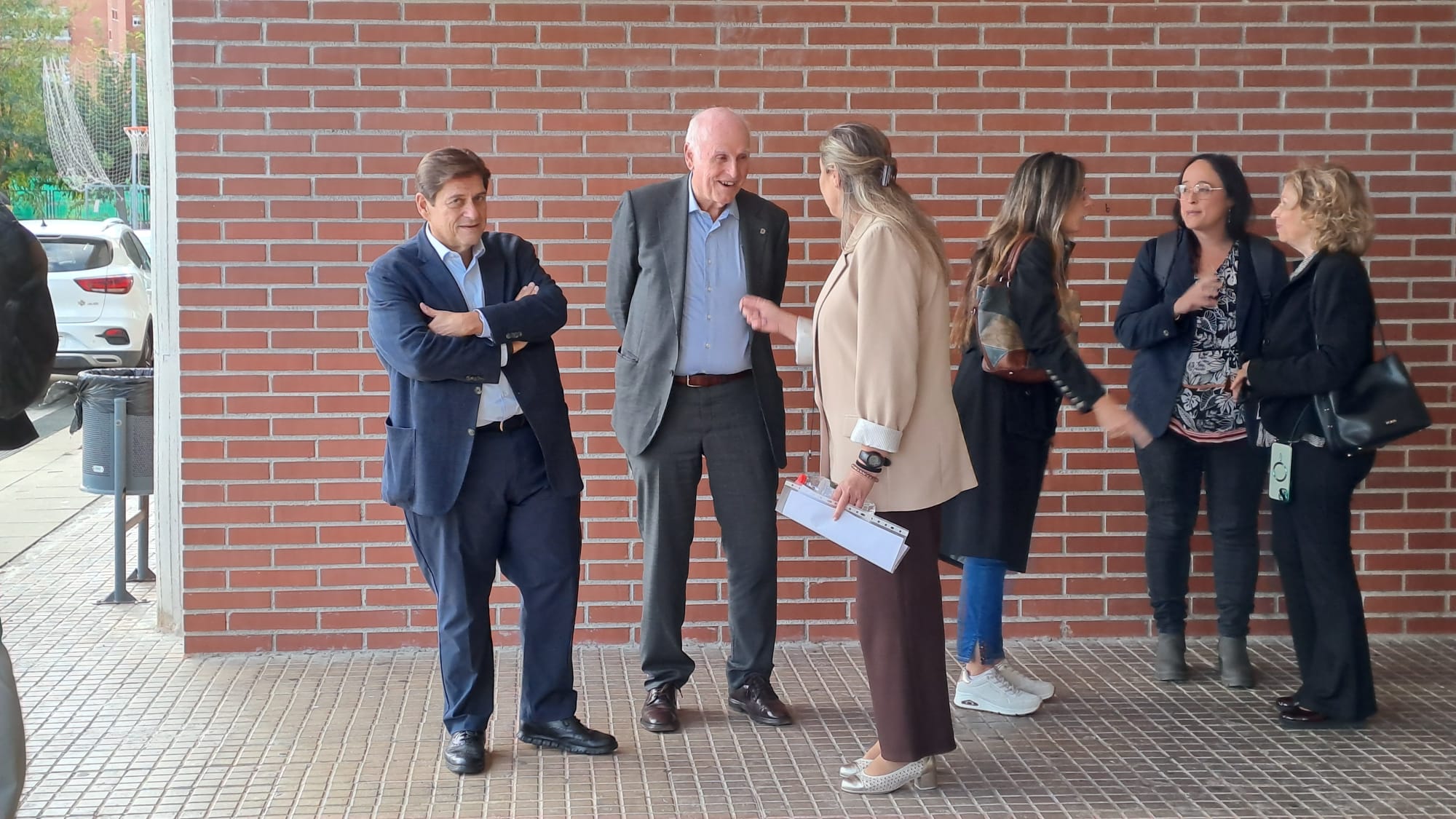 Aquest dijous, 6 de novembre, l'Institut Santa Eulàlia de Terrassa ha celebrat l'acte institucional 'Santa Eulàlia i empresa: el repte de formar per treballar', el qual estava enfocat a consolidar i enfortir vincles amb el teixit empresarial i les institucions. L'esdeveniment ha comptat amb la participació de Ramon Talamàs, president de Cambra de Comerç de Terrassa; Raúl Díaz-Varela, president i CEO de Kern Pharma; Pere Ejarque, representant de CECOT Terrassa; i Patricia Reche, regidora d'Educació de l'Ajuntament de Terrassa. L'acte ha començat amb una breu visita a les instal·lacions de formació professional i ha continuat amb parlaments i una taula rodona | Oriol Manrique