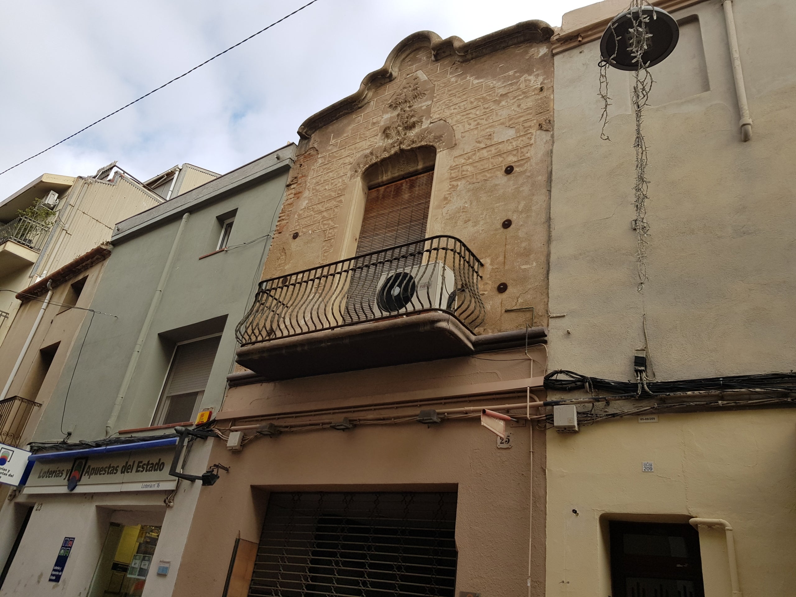 Façana de l'edifici de la Rutlla atribuït a Lluís Muncunill i que es vol protegir | Lluïsa Tarrida