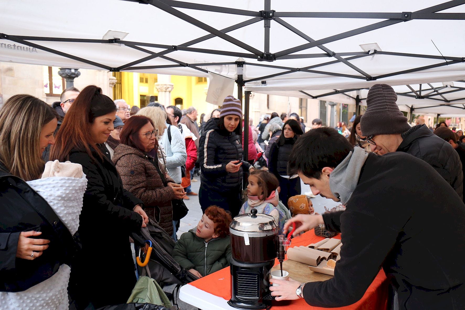 Terrassa va celebrar ahir, dimecres dia 3 de novembre, l'acte institucional de commemoració del Dia Internacional de les Persones amb Discapacitat. La tinenta d'alcalde i regidora de Capacitats Diverses, Meritxell Lluís, va ser l'encarregada d'obrir la celebració amb una benvinguda a totes les persones assistents i de fer el parlament institucional de cloenda. L'acte també va incloure un ampli ventall d'activitats com una sardana inclusiva, un ball en cadira de rodes, una exhibició de malabars i tabals, tallers infantils, una xocolatada popular i un concert de persones amb discapacitat del Conservatori de Terrassa | Cedides