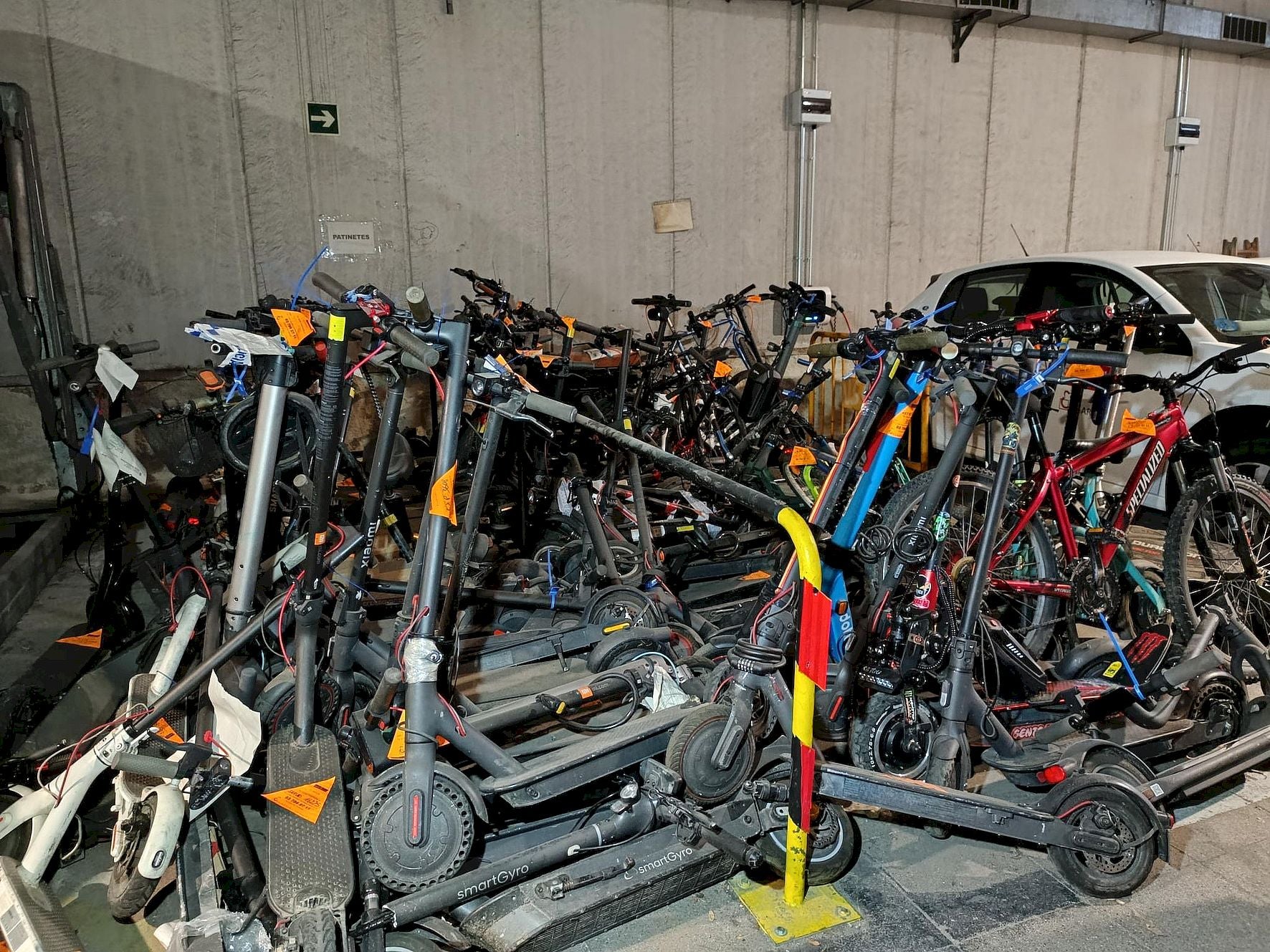 Dipòsit d'Egarvia ple de patinets elèctrics que han estat requisats de la via pública | Aj. Terrassa