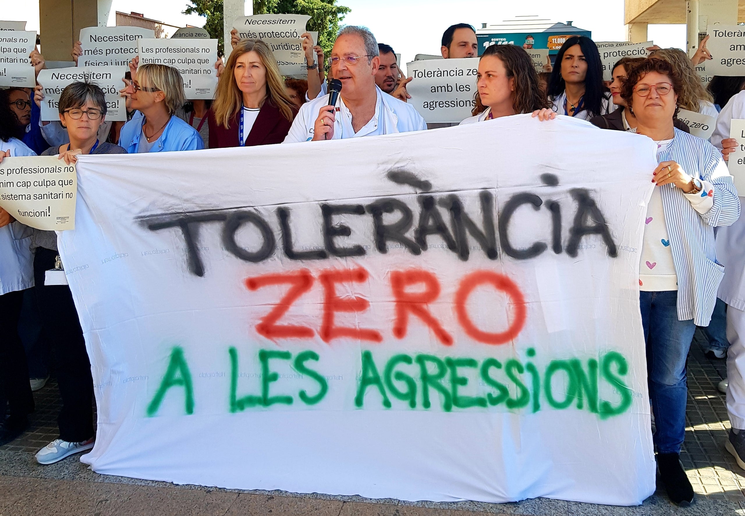 Protesta dels treballadors del CST davant d'una agressió al personal sanitari | Lluïsa Tarrida