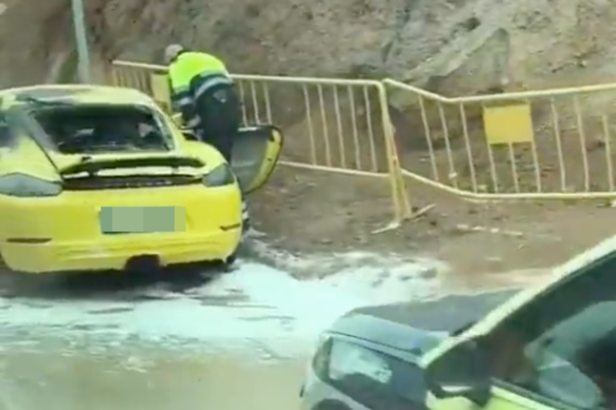 Imágenes del vehículo incendiado en la N-150 | Anti-radar Catalunya