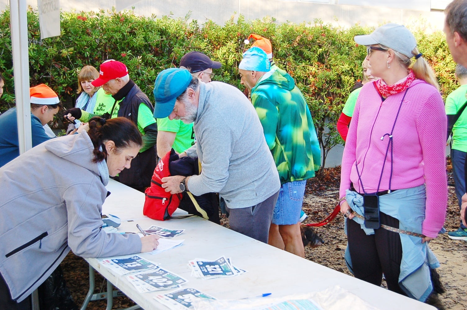 La Cursa Solidària Vicente Ferrer de Terrassa ha celebrat la sisena edició fent pinya amb el projecte +Barris. Aquest 2025, dues de les iniciatives esportives que més ressò tenen per la seva visió social i comunitària han decidit unir forces per arribar a molta més gent. L'esdeveniment ha tingut lloc aquest diumenge dia 21 de desembre, a les 10 del matí, amb punt de sortida i arribada a la plaça Vicente Ferrer de Terrassa | Ramon Navarro