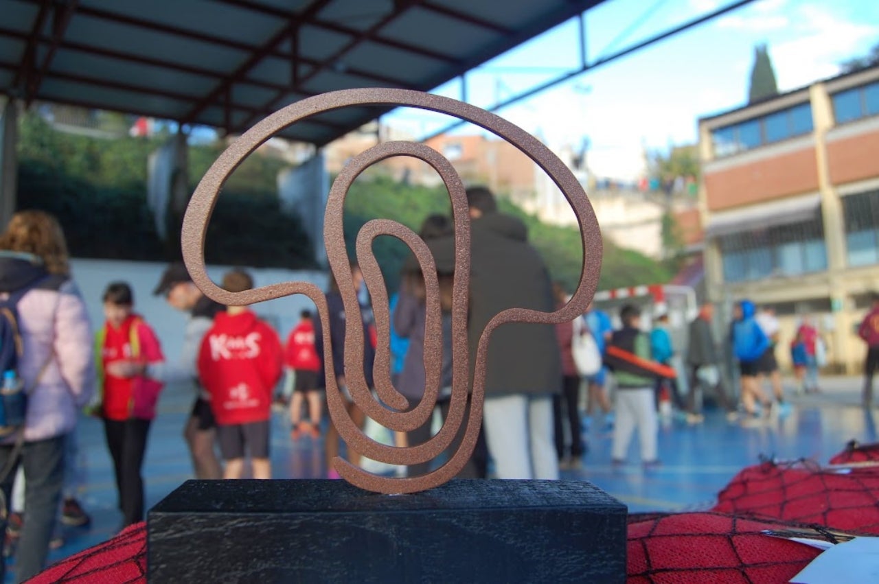 El trofeu, un bolet, símbol de la cursa de muntanya de l'Associació Esportiva Ullastrell | Eduard Marquina