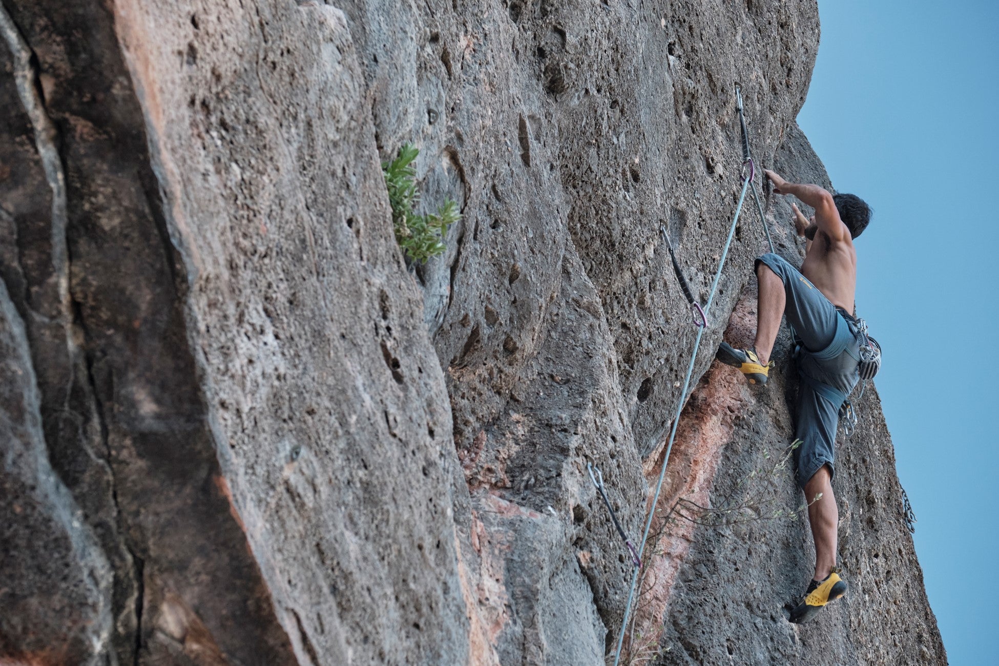 Escalada esportiva en entorn natural | Oriol Clavera - DIBA

