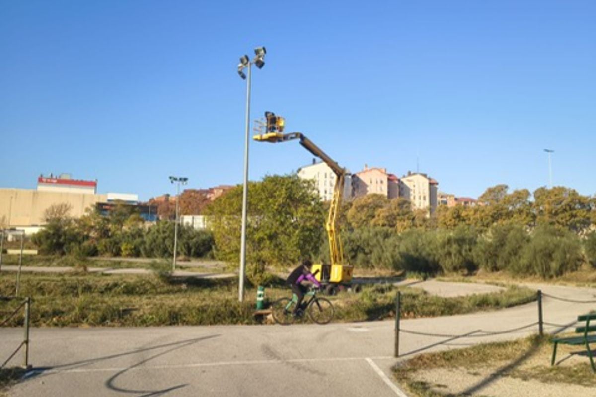 Comença la renovació de l’enllumenat del Circuit Municipal de Ciclisme | Escola de Ciclisme Vallès