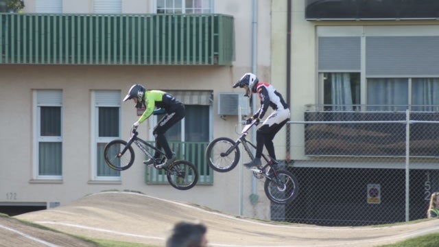 El BMX Terrassa posa el punt final a la temporada amb una gran festa al seu circuit amb la 15a edició del trofeu BMXMAS. La jornada ha comptat amb una alta participació, amb riders vinguts d’arreu, i amb curses en diferents categories, demostracions de salts i les exhibicions dels grups més petits de l’escola de BMX Terrassa. En els podis, hi van ser els corredors terrassencs Eric Serrano, Ariadna Par, Jordi Mullor, Mar Martin, Katia Bernáldez, Andros Sobrino, Saúl Pérez, Iván Ruiz, Edgar Vela i Noa Hernán