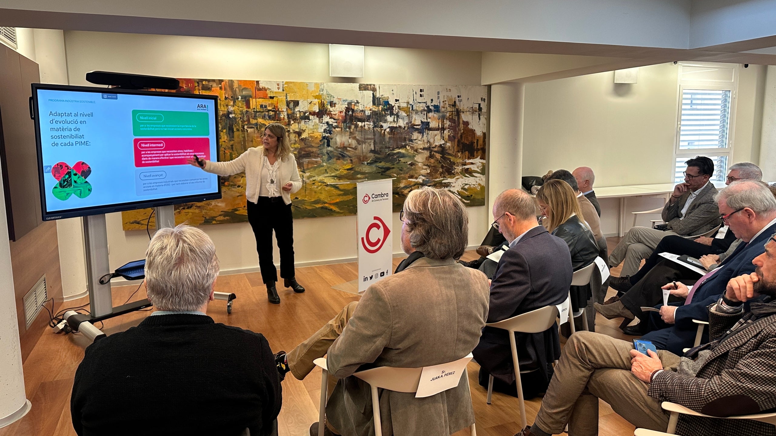 La responsable de Serveis de Desenvolupament Empresarial de la Cambra de Terrassa, Marianella Pereira, explica el Programa d'Indústria Sostenible | Cambra de Comerç de Terrassa