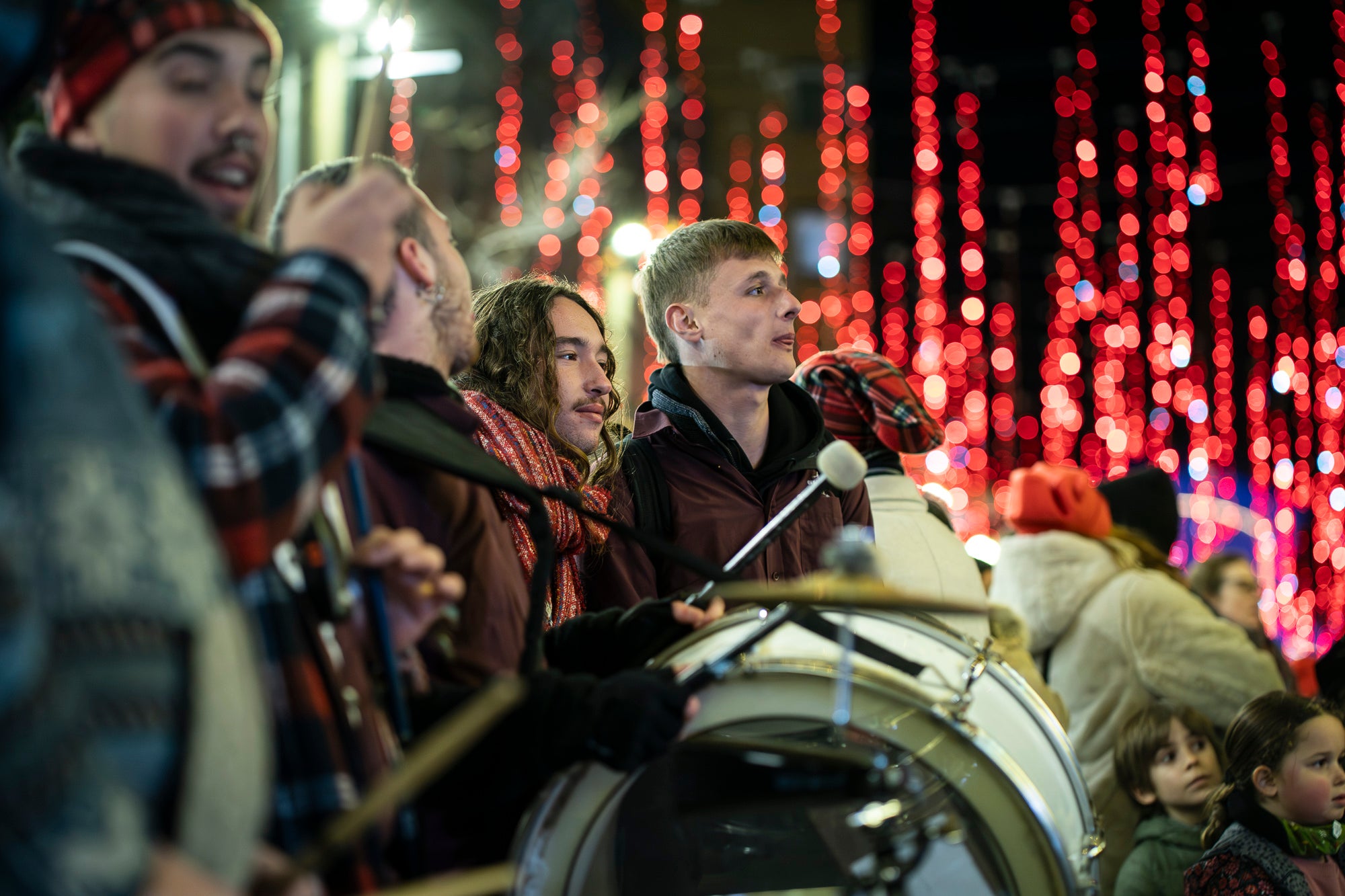 El Raval de Montserrat ha estat l’epicentre de la Segona Baixada de les Vaques, un acte festiu i popular que ha captivat l’esperit local amb la seva combinació de tradició, cultura i diversió. La jornada combina cercavila, música, ambient festiu i un sopar popular a Cal Reig, en un esdeveniment que és totalment obert i participatiu. La Mulassa i Gegants Bojos i, com no, les vaques amb els seus pastors, han estat els protagonistes