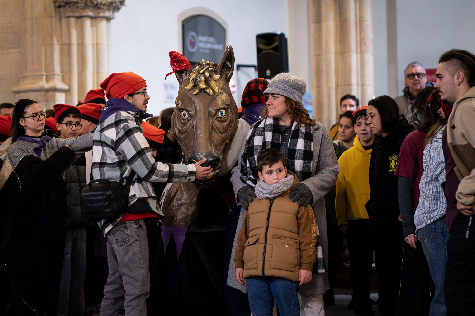 El Raval de Montserrat ha estat l’epicentre de la Segona Baixada de les Vaques, un acte festiu i popular que ha captivat l’esperit local amb la seva combinació de tradició, cultura i diversió. La jornada combina cercavila, música, ambient festiu i un sopar popular a Cal Reig, en un esdeveniment que és totalment obert i participatiu. La Mulassa i Gegants Bojos i, com no, les vaques amb els seus pastors, han estat els protagonistes
