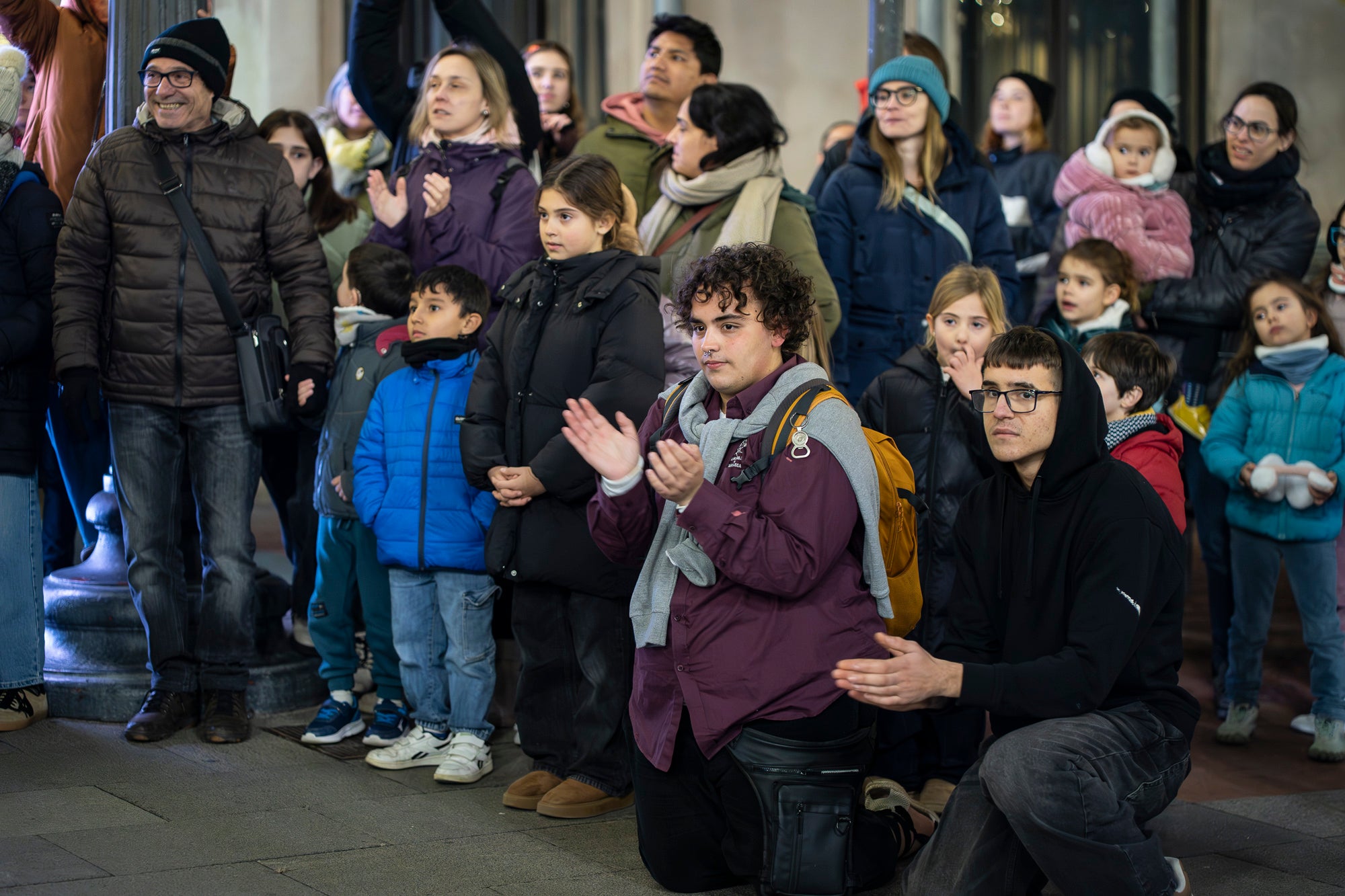 El Raval de Montserrat ha estat l’epicentre de la Segona Baixada de les Vaques, un acte festiu i popular que ha captivat l’esperit local amb la seva combinació de tradició, cultura i diversió. La jornada combina cercavila, música, ambient festiu i un sopar popular a Cal Reig, en un esdeveniment que és totalment obert i participatiu. La Mulassa i Gegants Bojos i, com no, les vaques amb els seus pastors, han estat els protagonistes