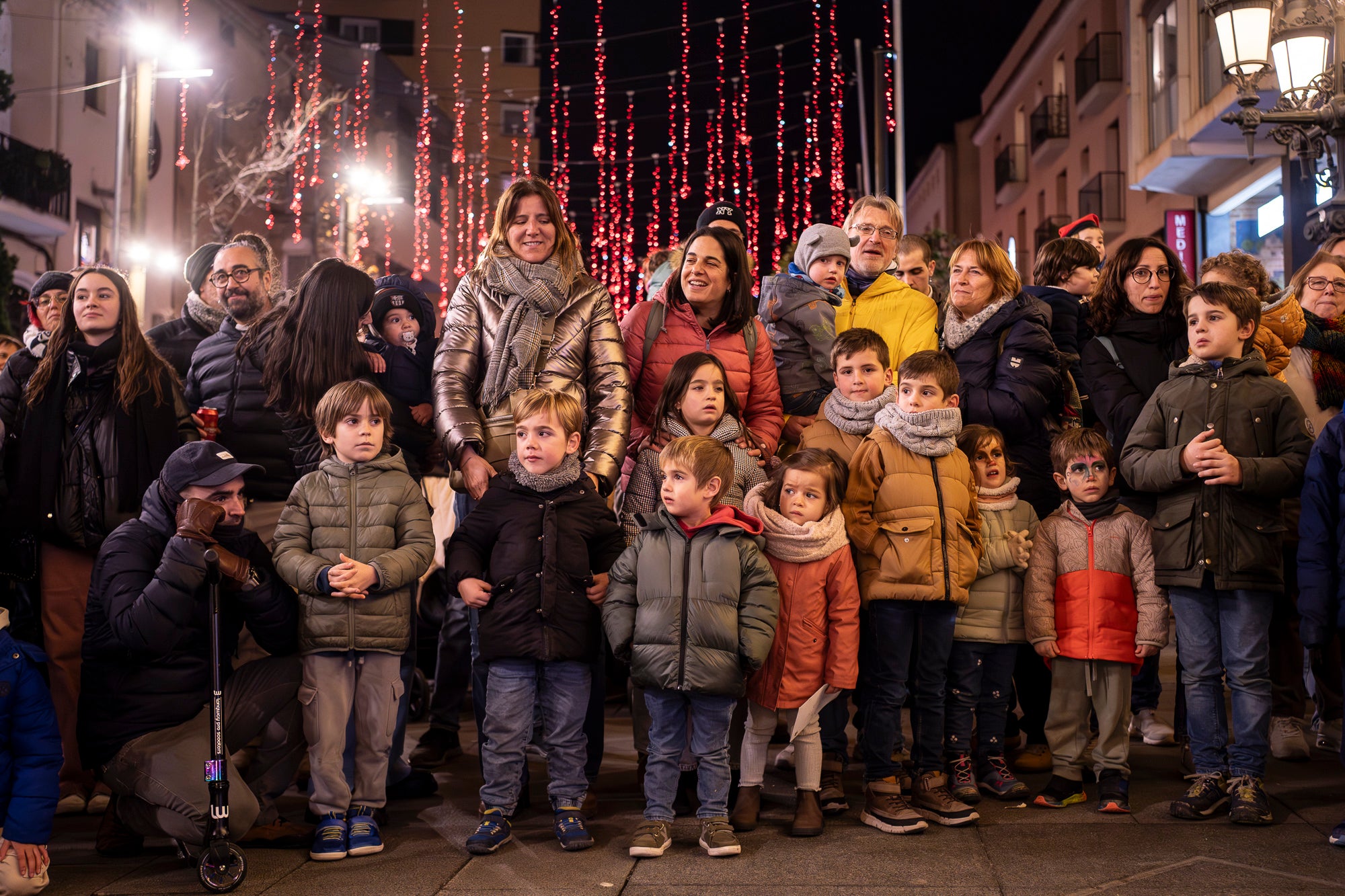 El Raval de Montserrat ha estat l’epicentre de la Segona Baixada de les Vaques, un acte festiu i popular que ha captivat l’esperit local amb la seva combinació de tradició, cultura i diversió. La jornada combina cercavila, música, ambient festiu i un sopar popular a Cal Reig, en un esdeveniment que és totalment obert i participatiu. La Mulassa i Gegants Bojos i, com no, les vaques amb els seus pastors, han estat els protagonistes