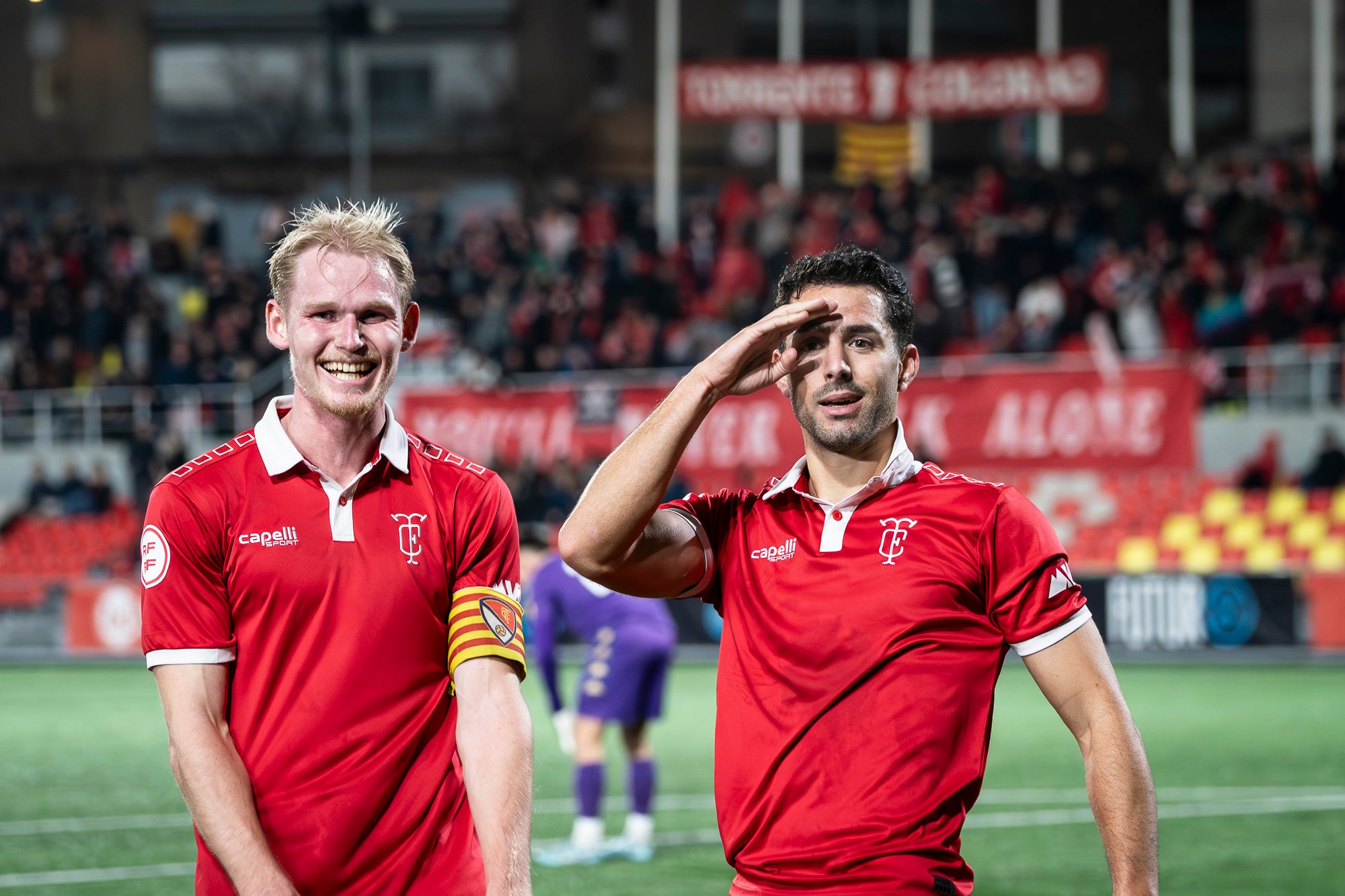 El futbol ha estat cruel amb el Terrassa FC. L’equip d’Oriol Alsina ha fet un gran partit i ha competit molt bé contra un equip que és líder de Primera Federació, el CE Sabadell, però ha acabat perdent a la tanda de penals dels quarts de final de la Copa Catalunya. Els egarencs han completat una gran primera meitat per marxar al descans amb dos gols d’avantatge. Tot i això, els arlequinats han remuntat a la segona. Ortega primer, i Godoy quan faltaven deu segons perquè acabés l’encontre, han posat l’empat al marcador. Ja després, Aythami i Barrero han fallat els seus penals i el conjunt arlequinat ha completat la remuntada.