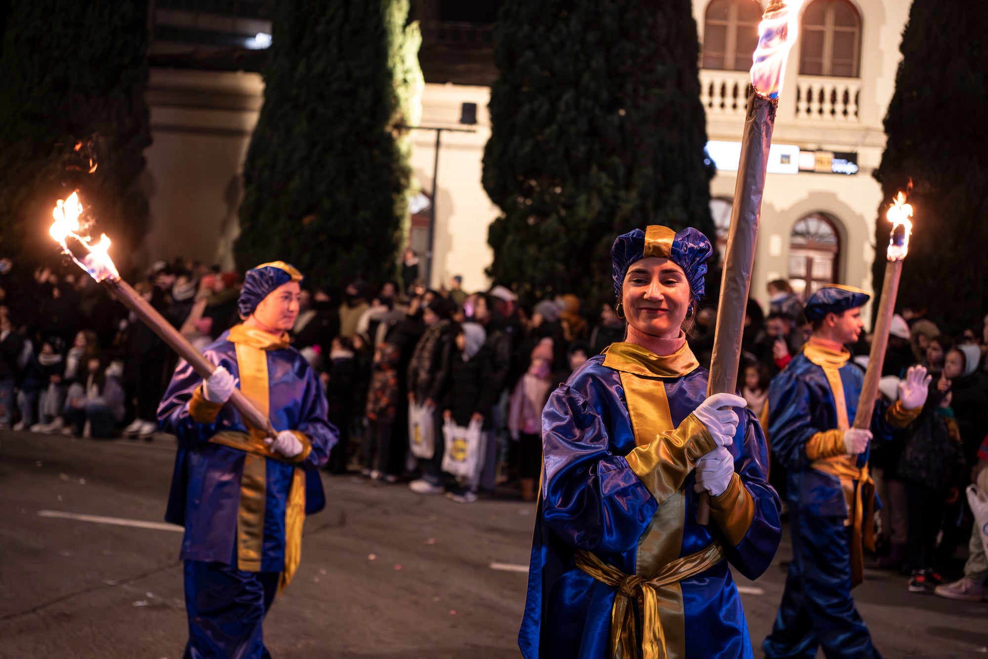 Un any més Ses Majestats els Reis d'Orient han arribat a la ciutat per portar màgia i alegria a tots els infants de Terrassa. Enguany, la Cavalcada de Reis ha estat marcada per les baixes temperatures, les quals van provocar nevades a La Mola i Matadepera. Tot i això, milers de persones es van llençar als carrers per donar una càlida benvinguda a Melcior, Gaspar i Baltasar | Mireia Comas