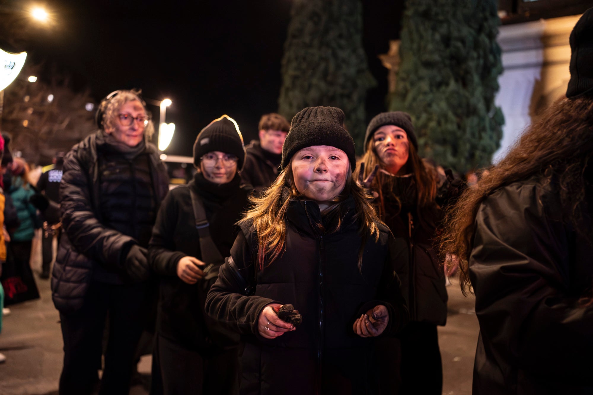 Un any més Ses Majestats els Reis d'Orient han arribat a la ciutat per portar màgia i alegria a tots els infants de Terrassa. Enguany, la Cavalcada de Reis ha estat marcada per les baixes temperatures, les quals van provocar nevades a La Mola i Matadepera. Tot i això, milers de persones es van llençar als carrers per donar una càlida benvinguda a Melcior, Gaspar i Baltasar | Mireia Comas