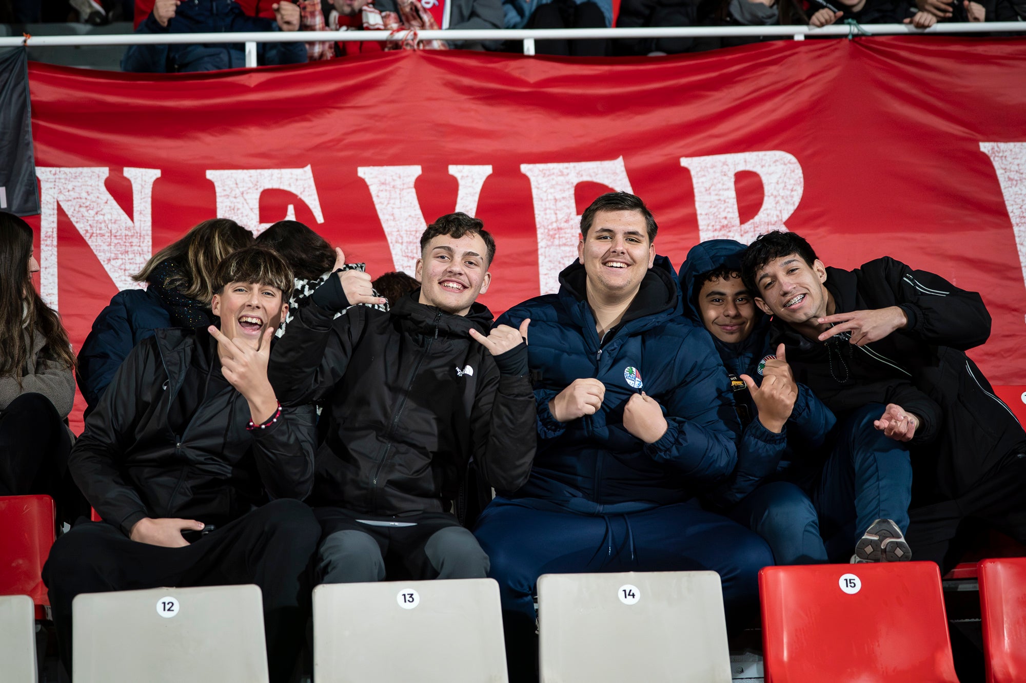 El futbol ha estat cruel amb el Terrassa FC. L’equip d’Oriol Alsina ha fet un gran partit i ha competit molt bé contra un equip que és líder de Primera Federació, el CE Sabadell, però ha acabat perdent a la tanda de penals dels quarts de final de la Copa Catalunya. Els egarencs han completat una gran primera meitat per marxar al descans amb dos gols d’avantatge. Tot i això, els arlequinats han remuntat a la segona. Ortega primer, i Godoy quan faltaven deu segons perquè acabés l’encontre, han posat l’empat al marcador. Ja després, Aythami i Barrero han fallat els seus penals i el conjunt arlequinat ha completat la remuntada.