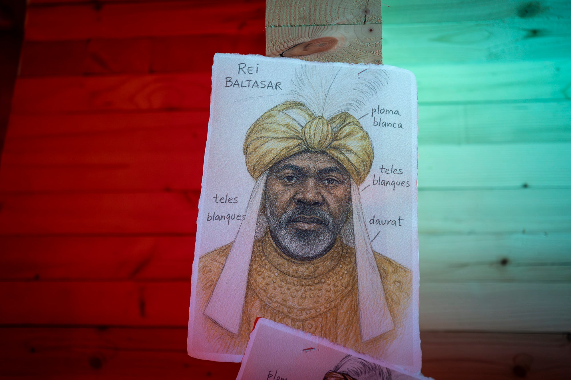 Reconvertit en un temps i un espai de conte oriental, els Reis Mags tenen durant tres dies la seva casa al Vapor de Prodis (Bruc, 46) terrassenc. Des d'aquest divendres i fins al diumenge (2-4 de gener; 17h- 20h), en grups d'una desena de persones i sense reservar i de forma gratuïta, petits i grans es poden endinsar en la cova laberíntica del Vapor dels Reis guiats pels mestres de cerimònies: la patge Xiu-Xiu, rodejada de cartes i regals; l'attrezzo de la Cavalcada d'El Social; el taller de la modista reial; i els vestits lluents del tres Reis. Amb sorpreses musicals, gastronomia i un mercat de les mil meravelles | Mireia Comas