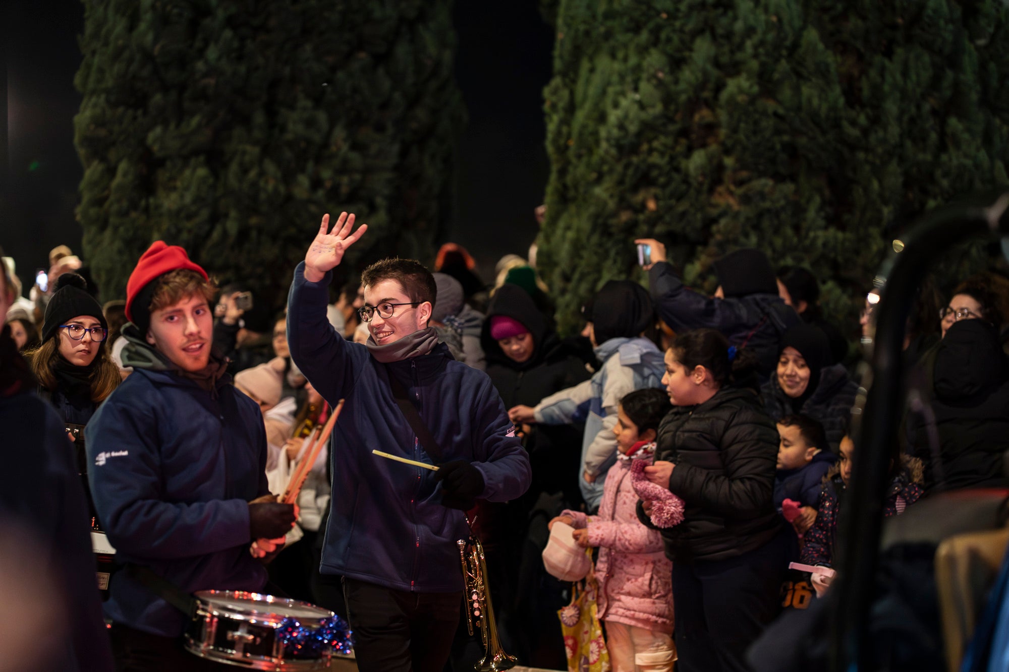 Un any més Ses Majestats els Reis d'Orient han arribat a la ciutat per portar màgia i alegria a tots els infants de Terrassa. Enguany, la Cavalcada de Reis ha estat marcada per les baixes temperatures, les quals van provocar nevades a La Mola i Matadepera. Tot i això, milers de persones es van llençar als carrers per donar una càlida benvinguda a Melcior, Gaspar i Baltasar | Mireia Comas