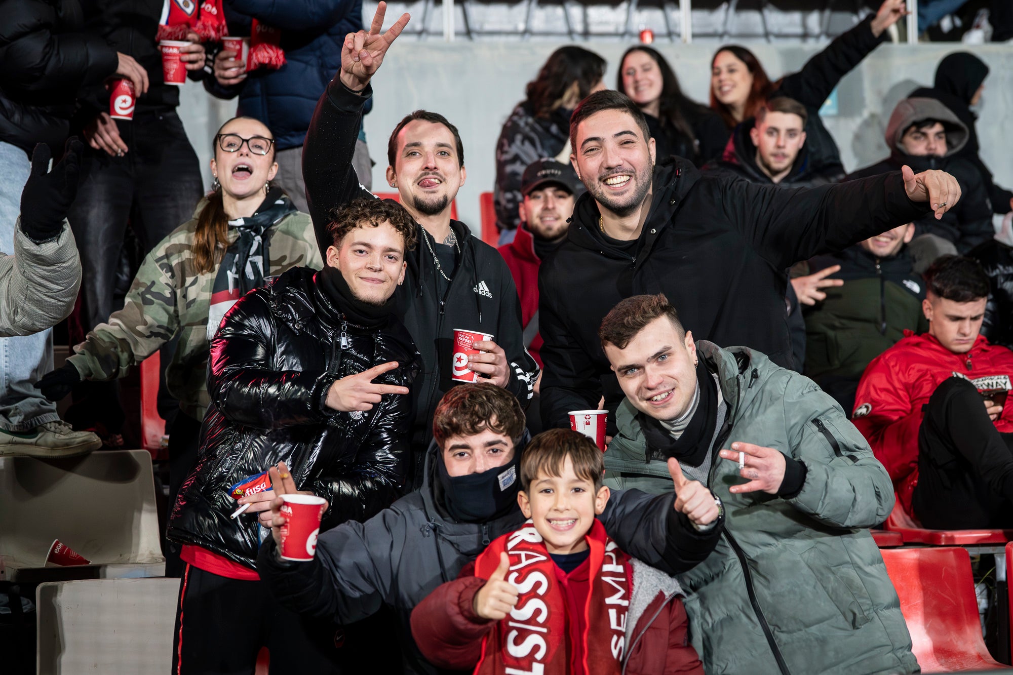 El futbol ha estat cruel amb el Terrassa FC. L’equip d’Oriol Alsina ha fet un gran partit i ha competit molt bé contra un equip que és líder de Primera Federació, el CE Sabadell, però ha acabat perdent a la tanda de penals dels quarts de final de la Copa Catalunya. Els egarencs han completat una gran primera meitat per marxar al descans amb dos gols d’avantatge. Tot i això, els arlequinats han remuntat a la segona. Ortega primer, i Godoy quan faltaven deu segons perquè acabés l’encontre, han posat l’empat al marcador. Ja després, Aythami i Barrero han fallat els seus penals i el conjunt arlequinat ha completat la remuntada.