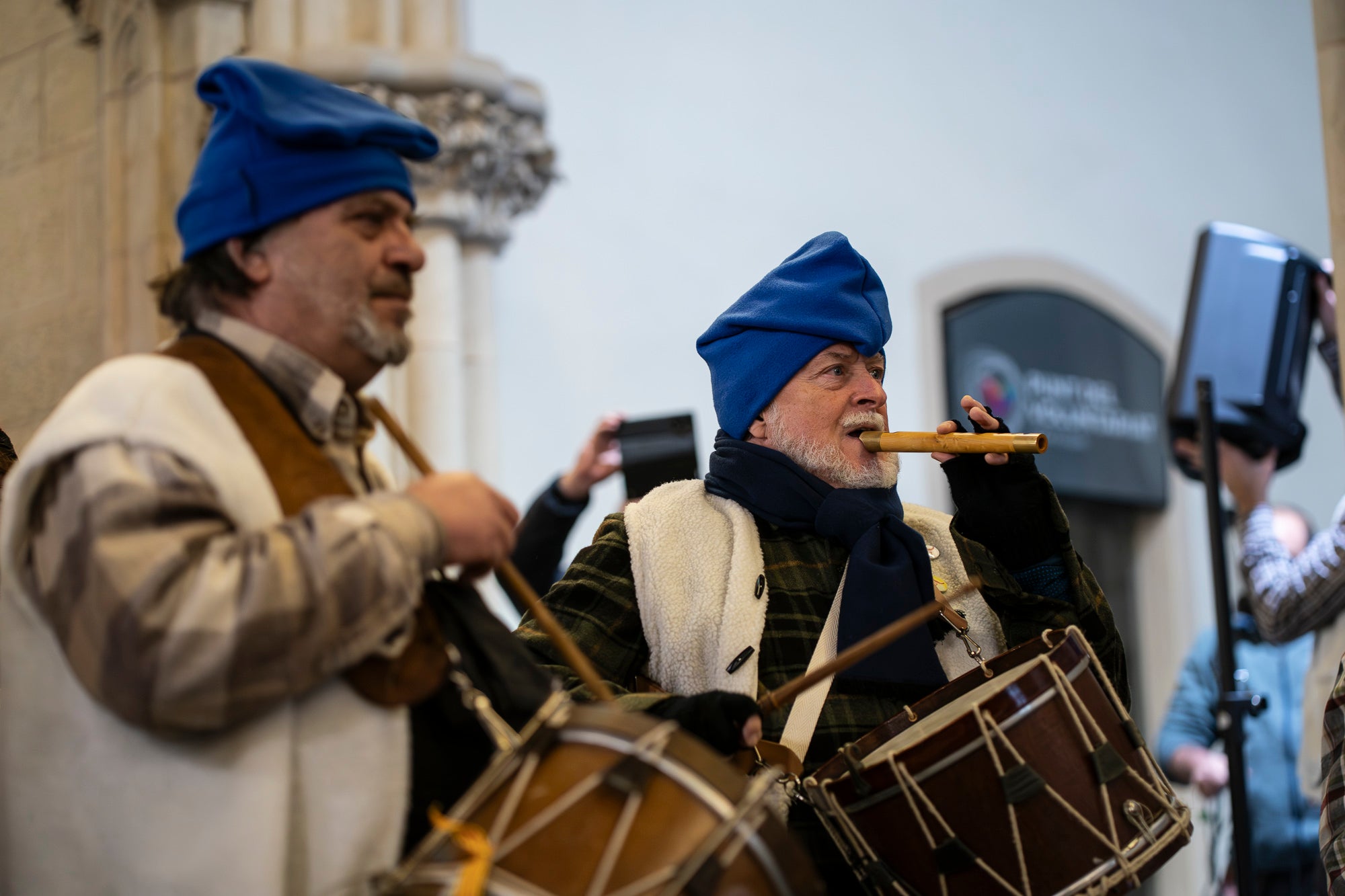 El Raval de Montserrat ha estat l’epicentre de la Segona Baixada de les Vaques, un acte festiu i popular que ha captivat l’esperit local amb la seva combinació de tradició, cultura i diversió. La jornada combina cercavila, música, ambient festiu i un sopar popular a Cal Reig, en un esdeveniment que és totalment obert i participatiu. La Mulassa i Gegants Bojos i, com no, les vaques amb els seus pastors, han estat els protagonistes