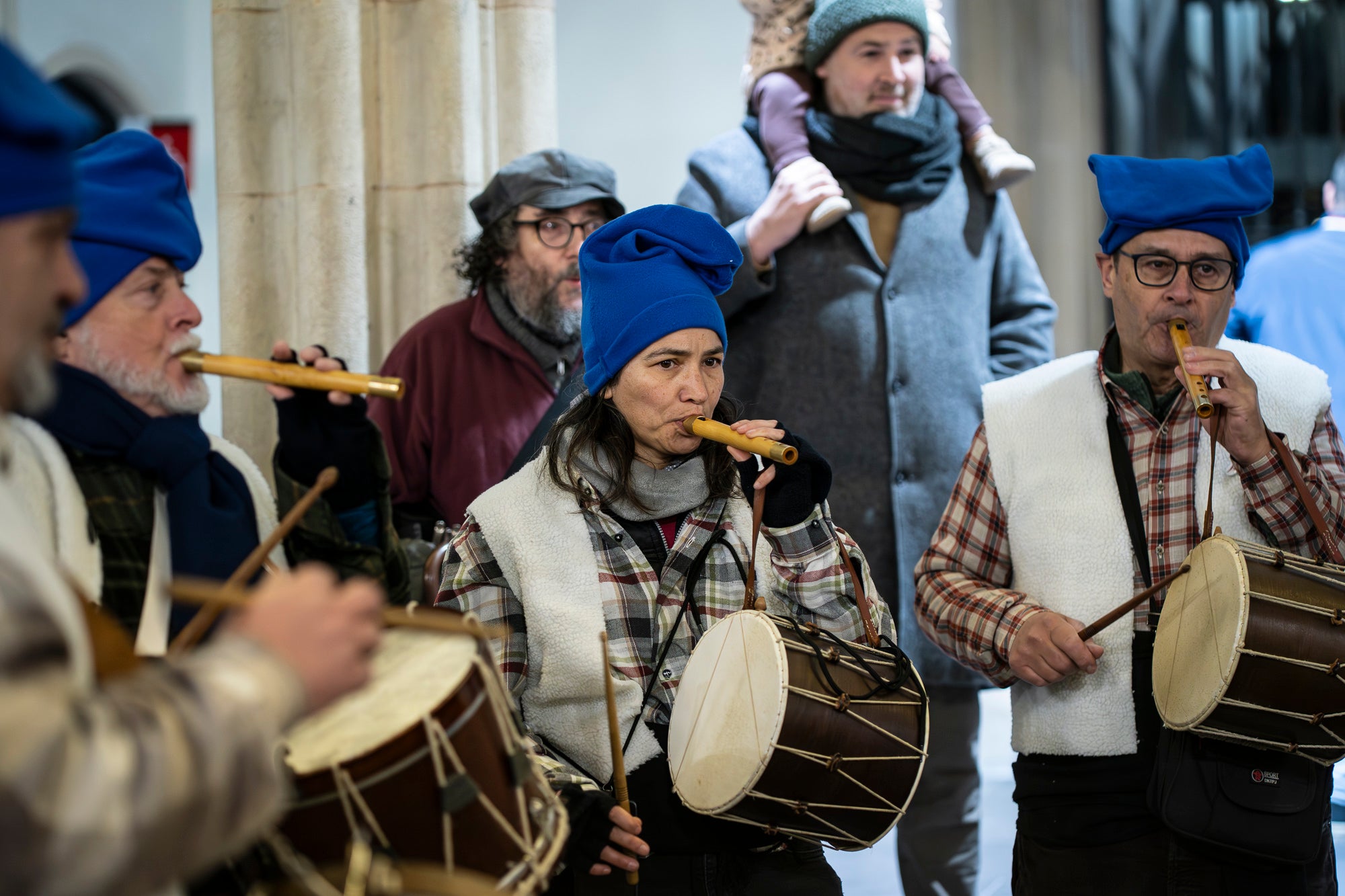 El Raval de Montserrat ha estat l’epicentre de la Segona Baixada de les Vaques, un acte festiu i popular que ha captivat l’esperit local amb la seva combinació de tradició, cultura i diversió. La jornada combina cercavila, música, ambient festiu i un sopar popular a Cal Reig, en un esdeveniment que és totalment obert i participatiu. La Mulassa i Gegants Bojos i, com no, les vaques amb els seus pastors, han estat els protagonistes